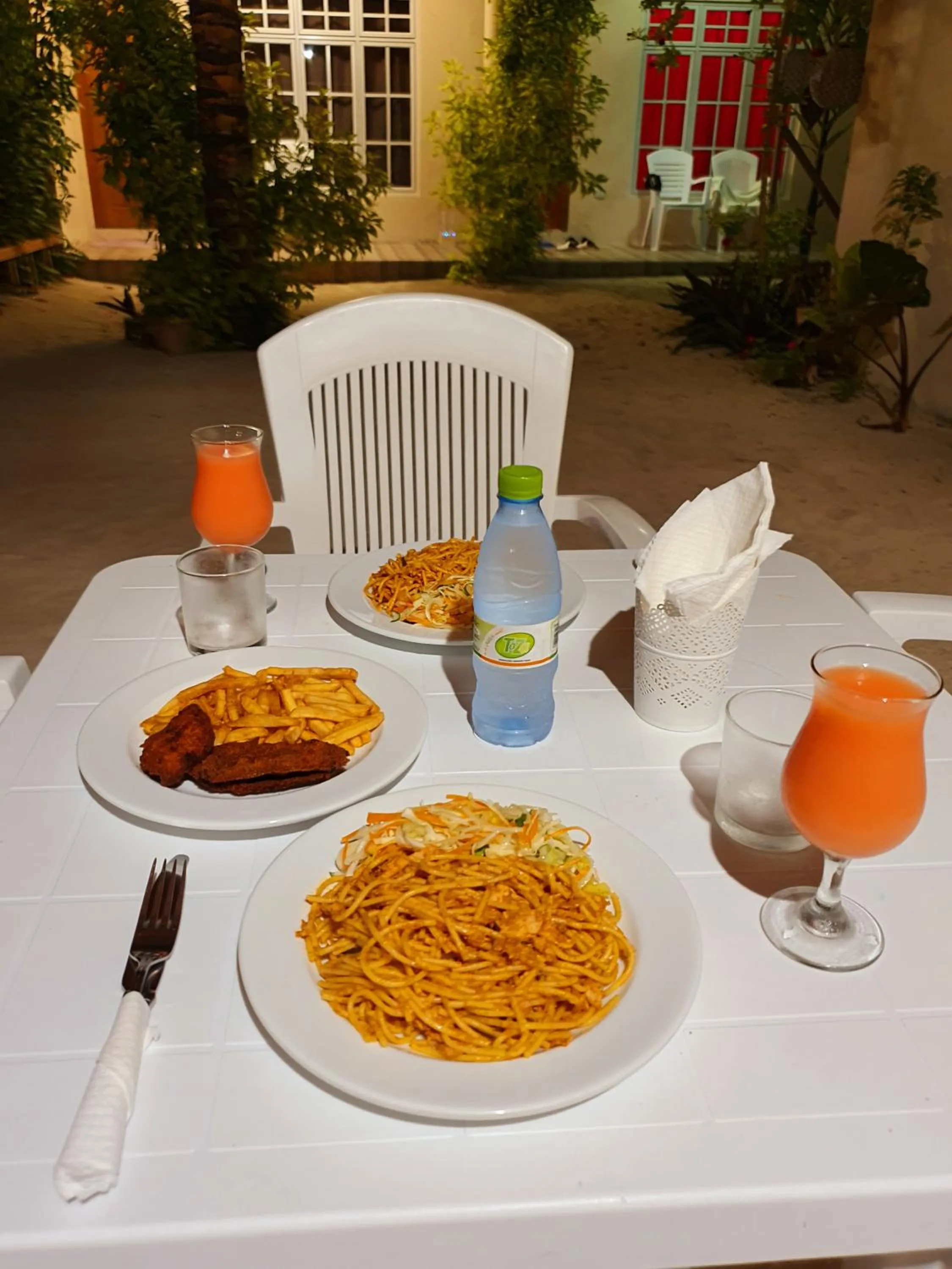 Food and drinks in Thoddoo Retreat Grand