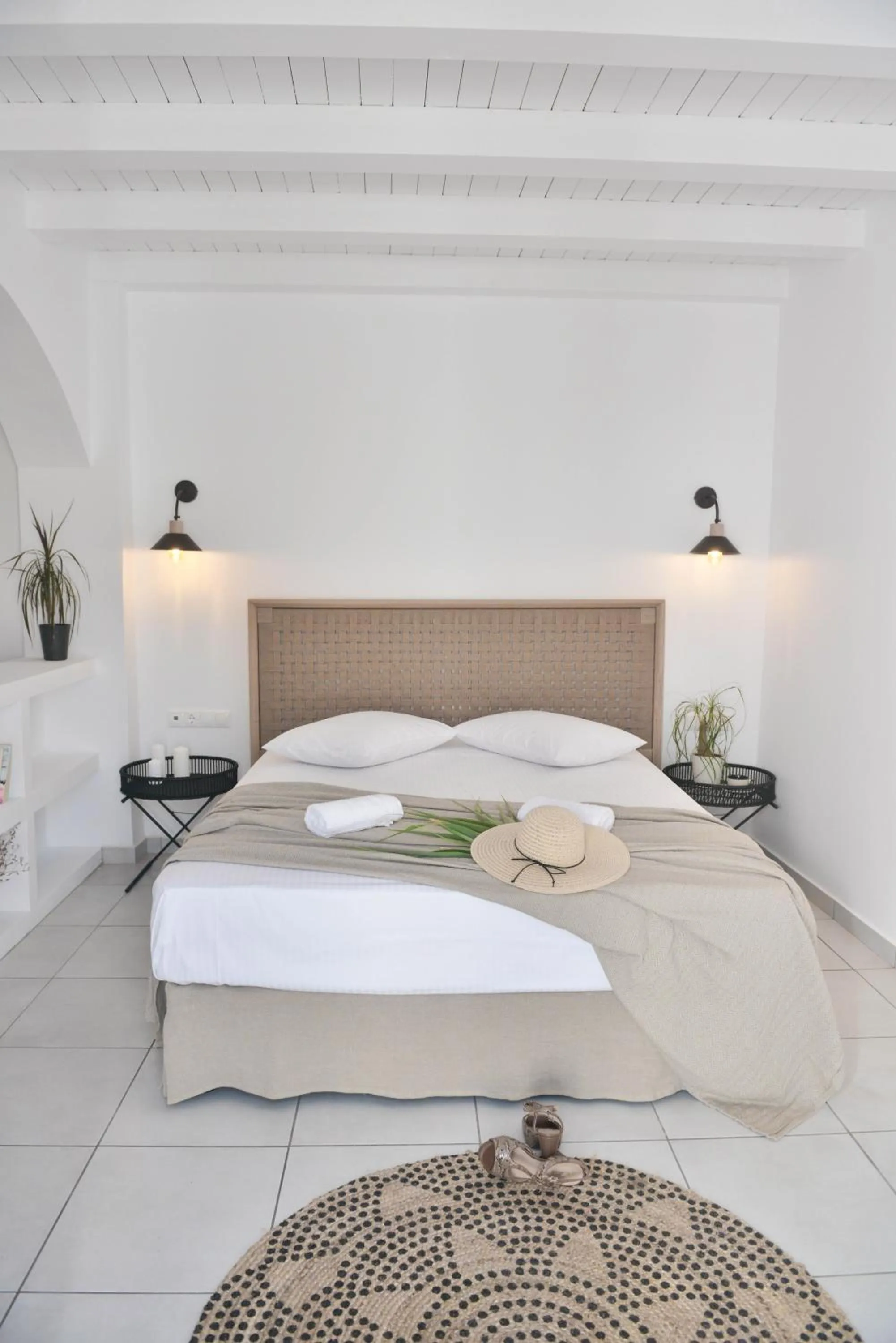 Bedroom, Bed in Blue Paradise Apartments