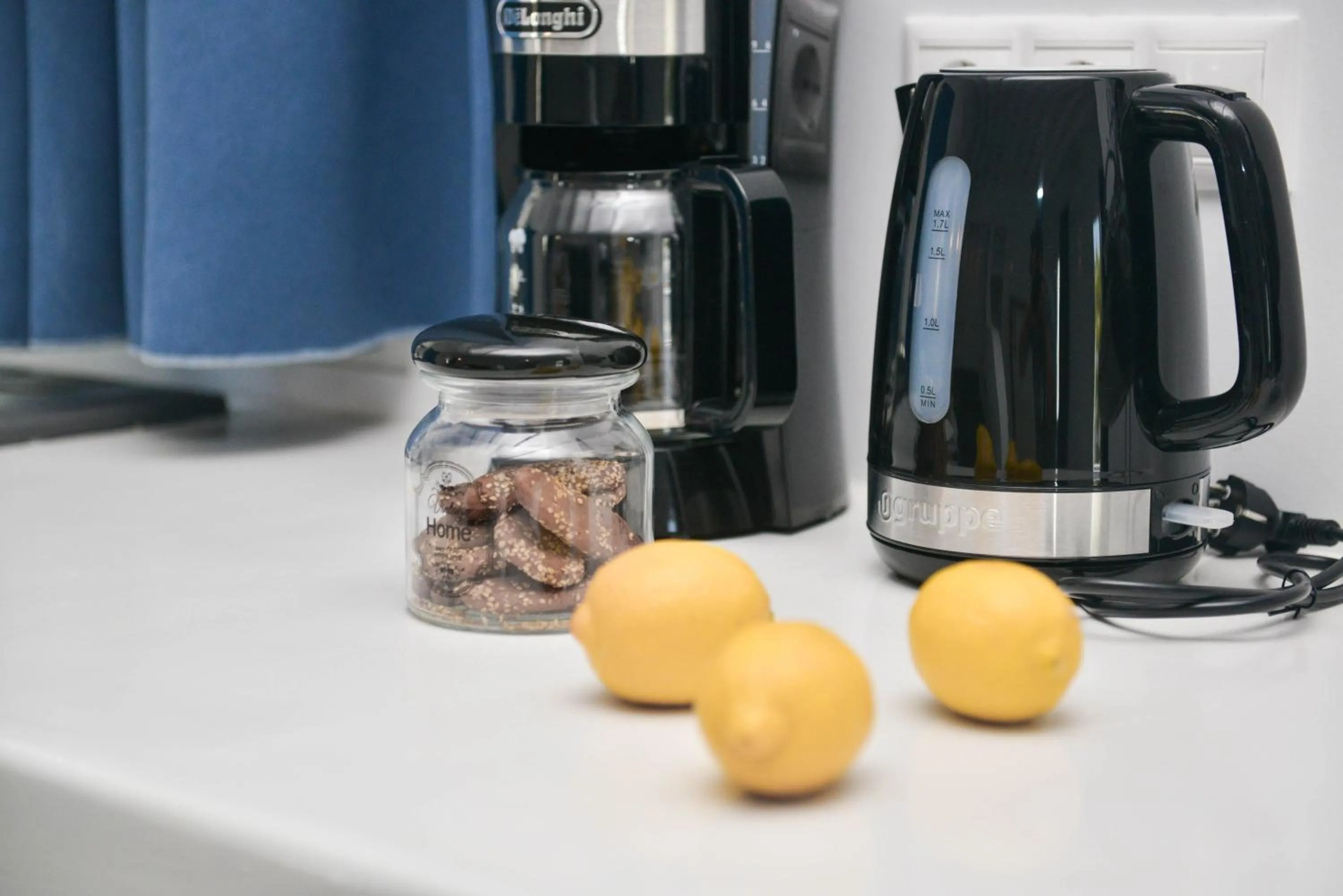 Coffee/tea facilities in Blue Paradise Apartments