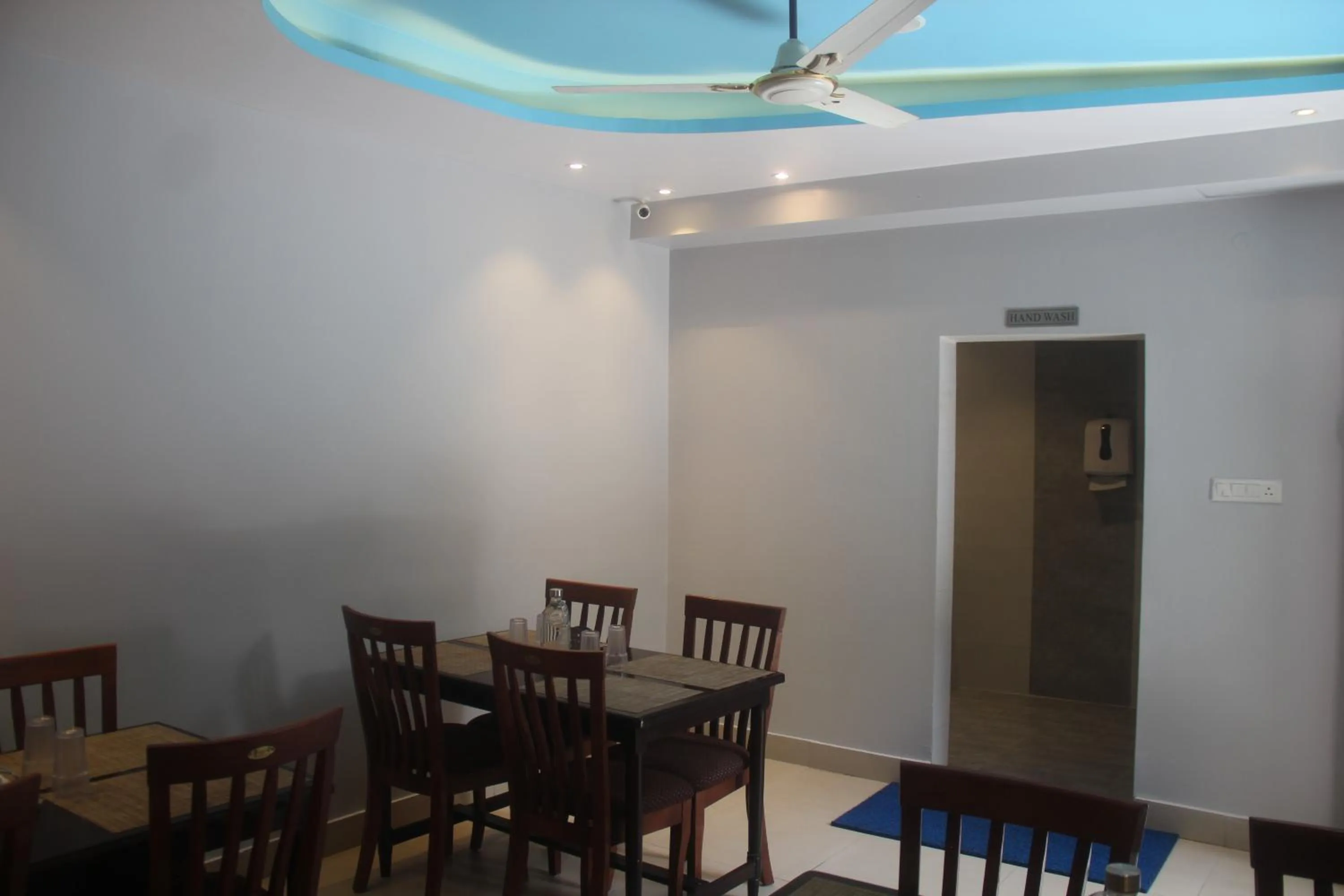 Restaurant/places to eat in Hotel Serene Palace