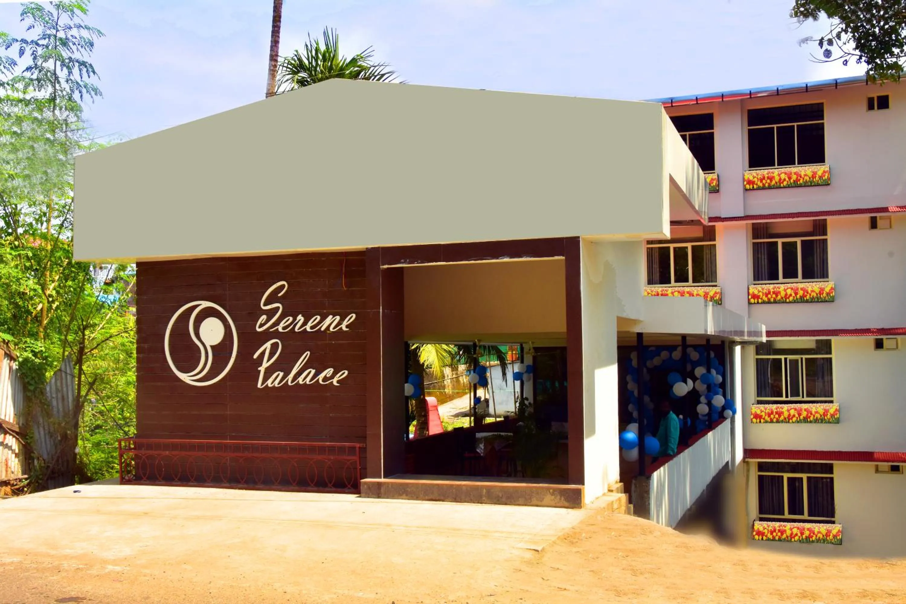 Facade/entrance in Hotel Serene Palace