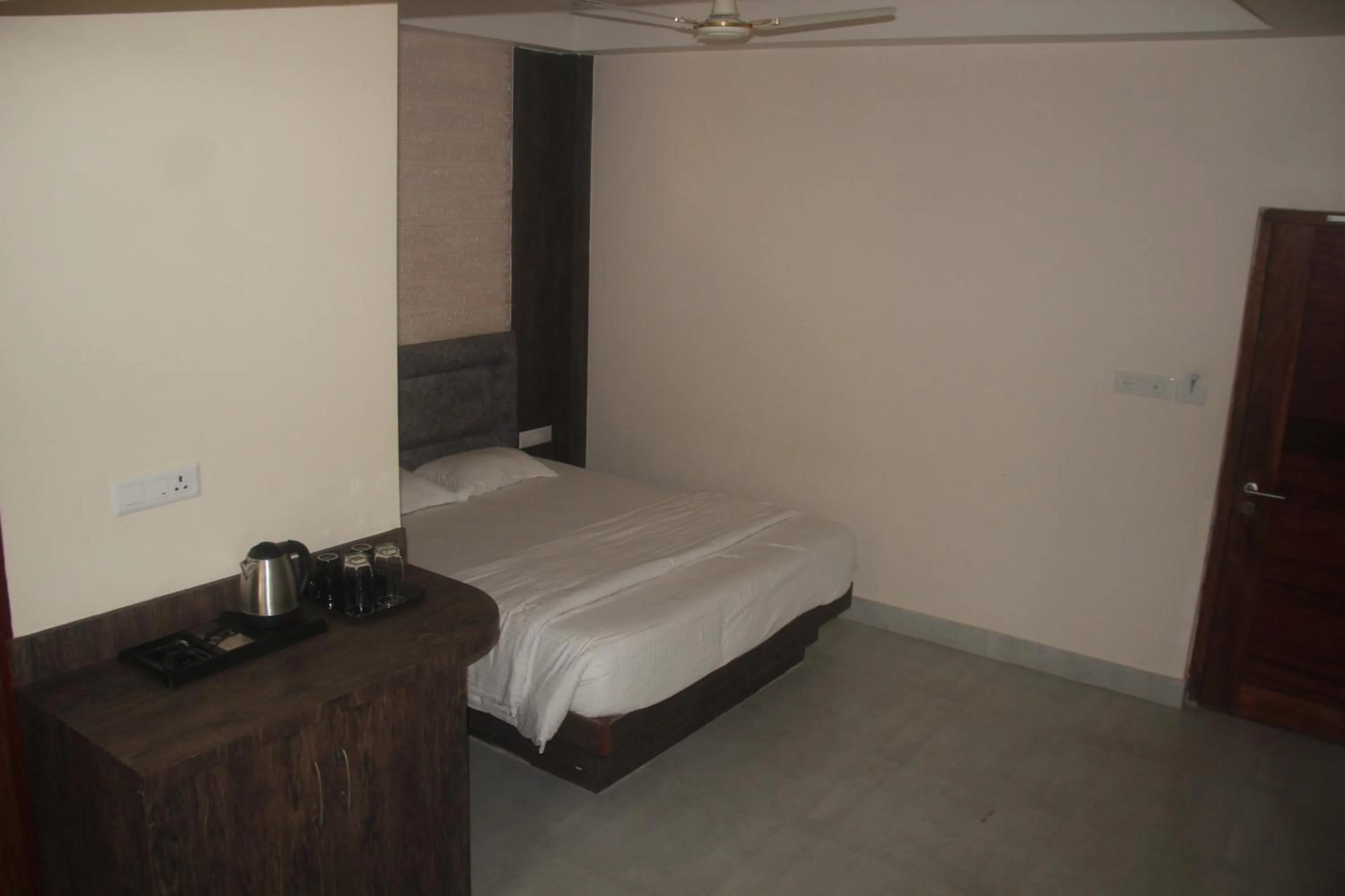 Bed in Hotel Serene Palace