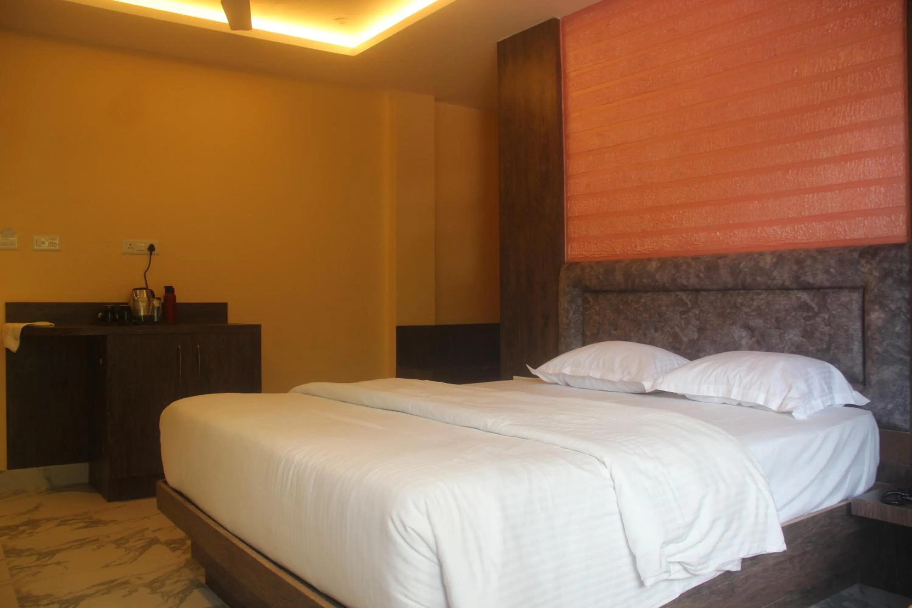 Bedroom, Bed in Hotel Serene Palace