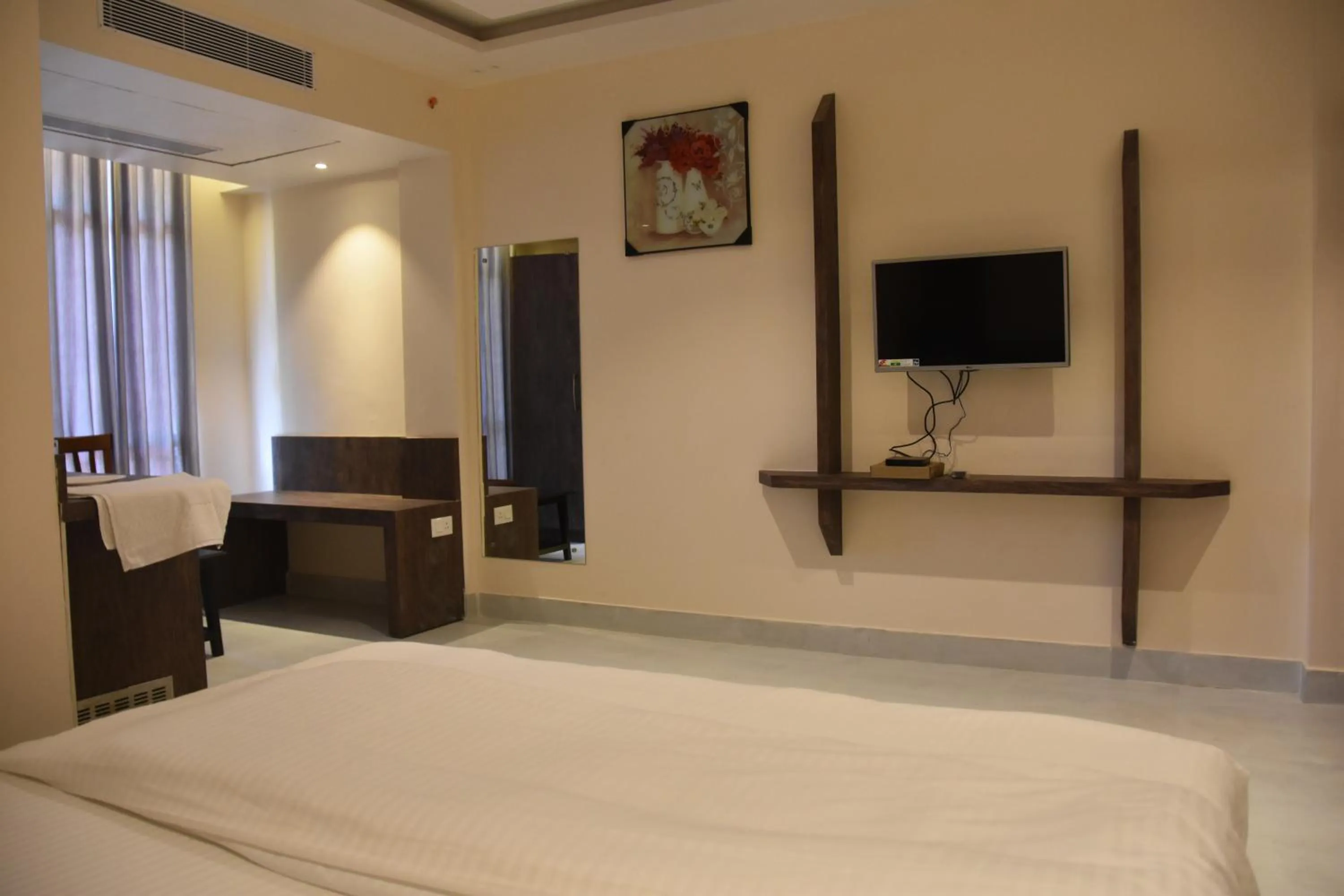 TV and multimedia, Bed in Hotel Serene Palace