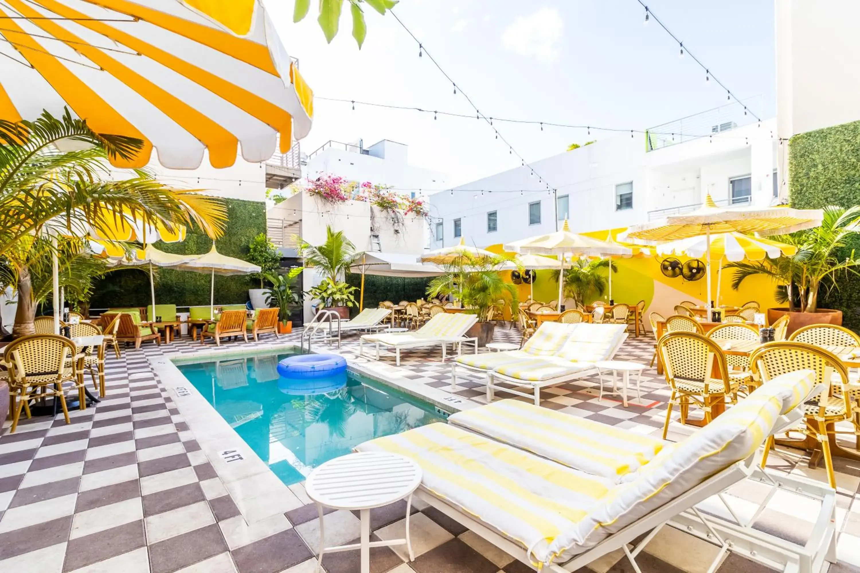 Swimming pool in Clinton Hotel South Beach Swimming pool in Clinton Hotel South Beach