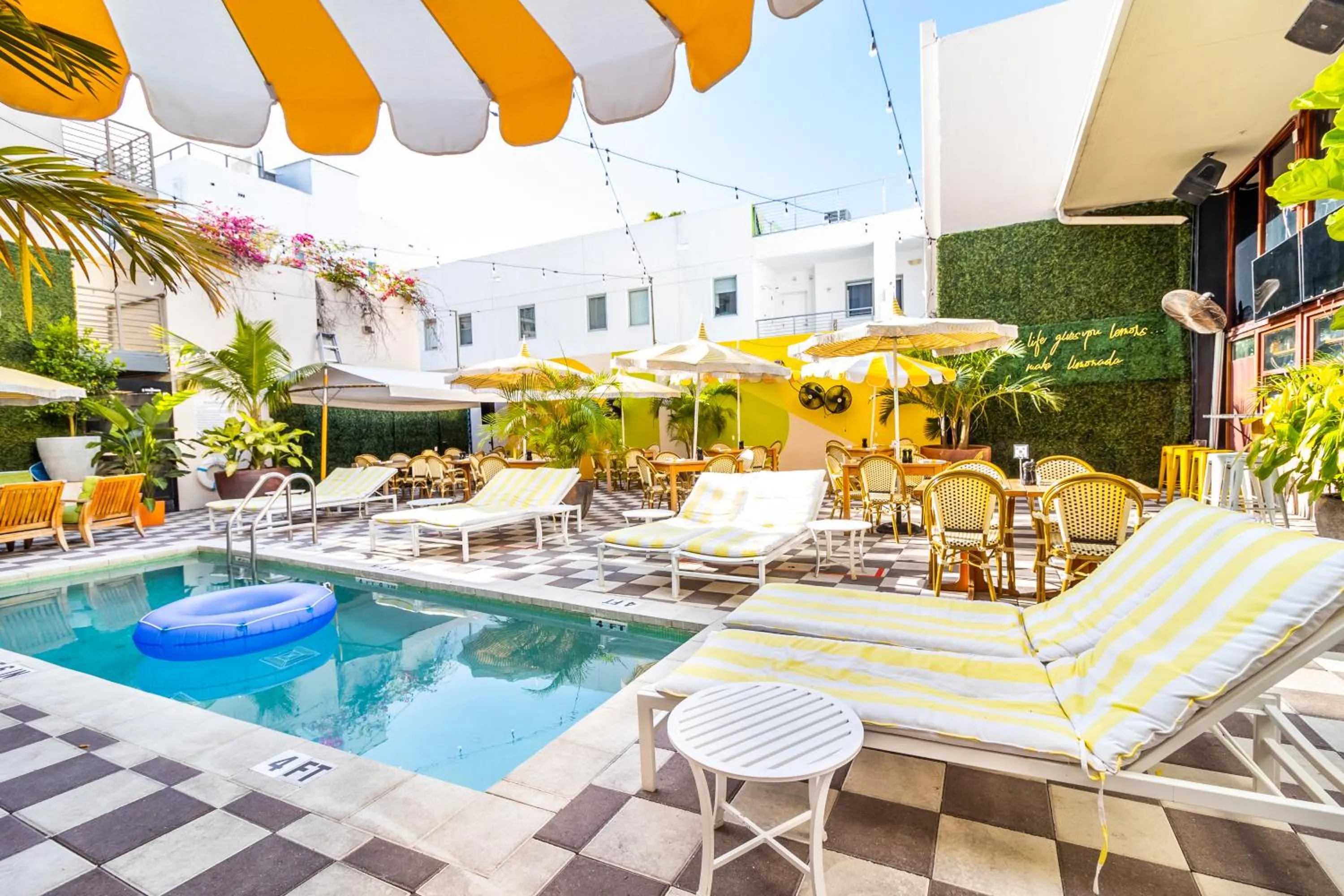 Swimming pool in Clinton Hotel South Beach