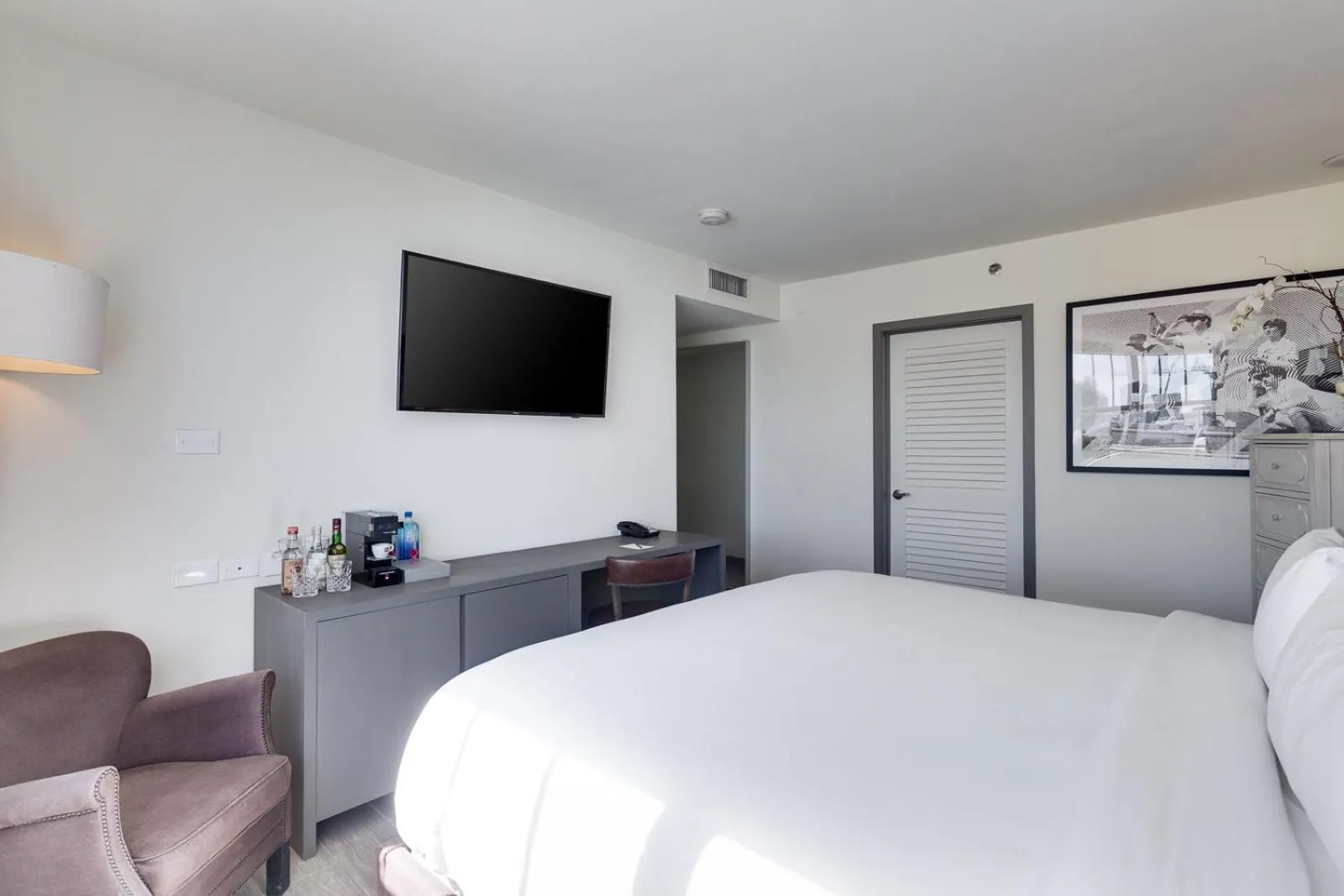 Photo of the whole room, Bed in Clinton Hotel South Beach