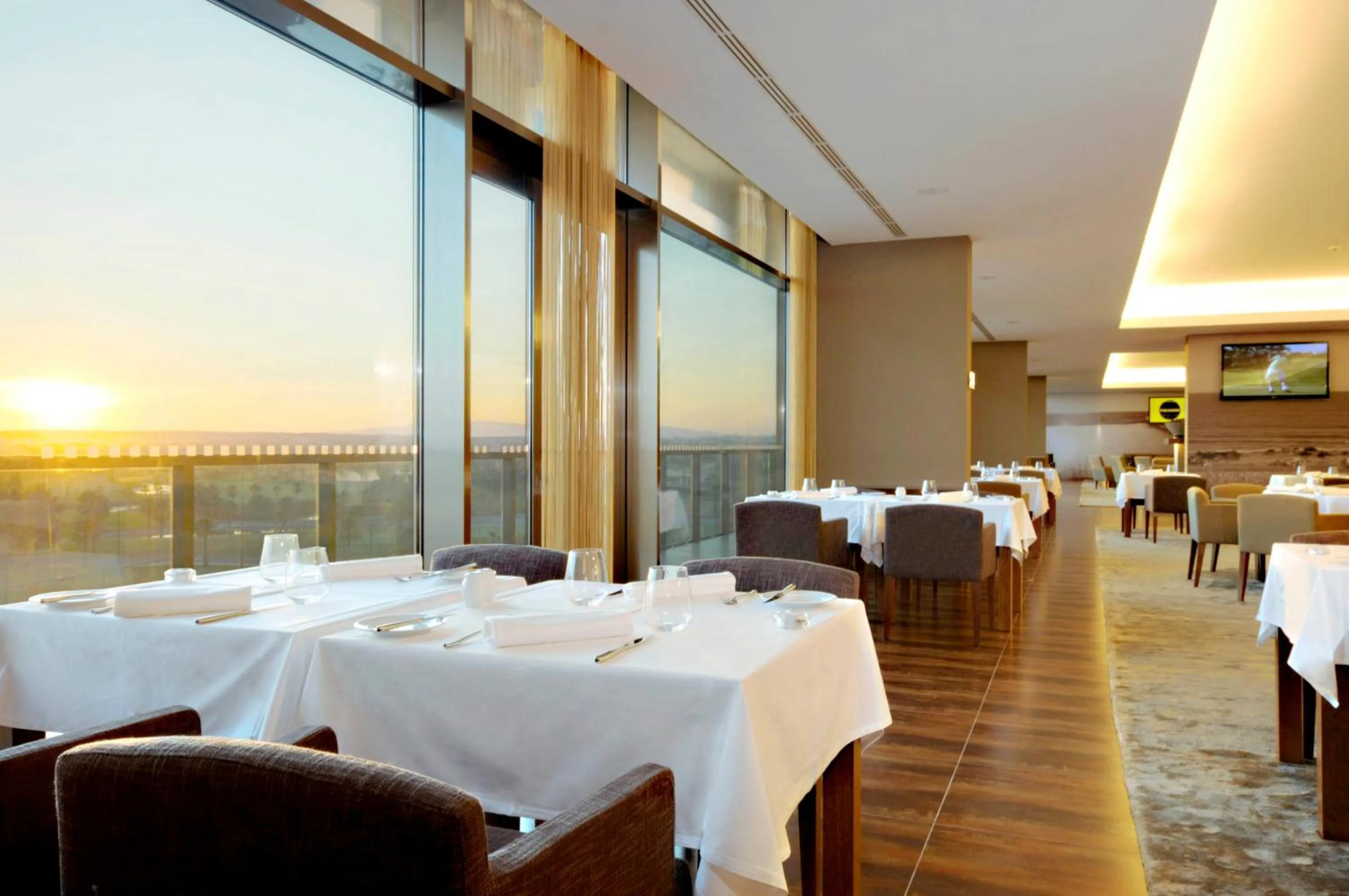 Restaurant/places to eat in Salgados Palace