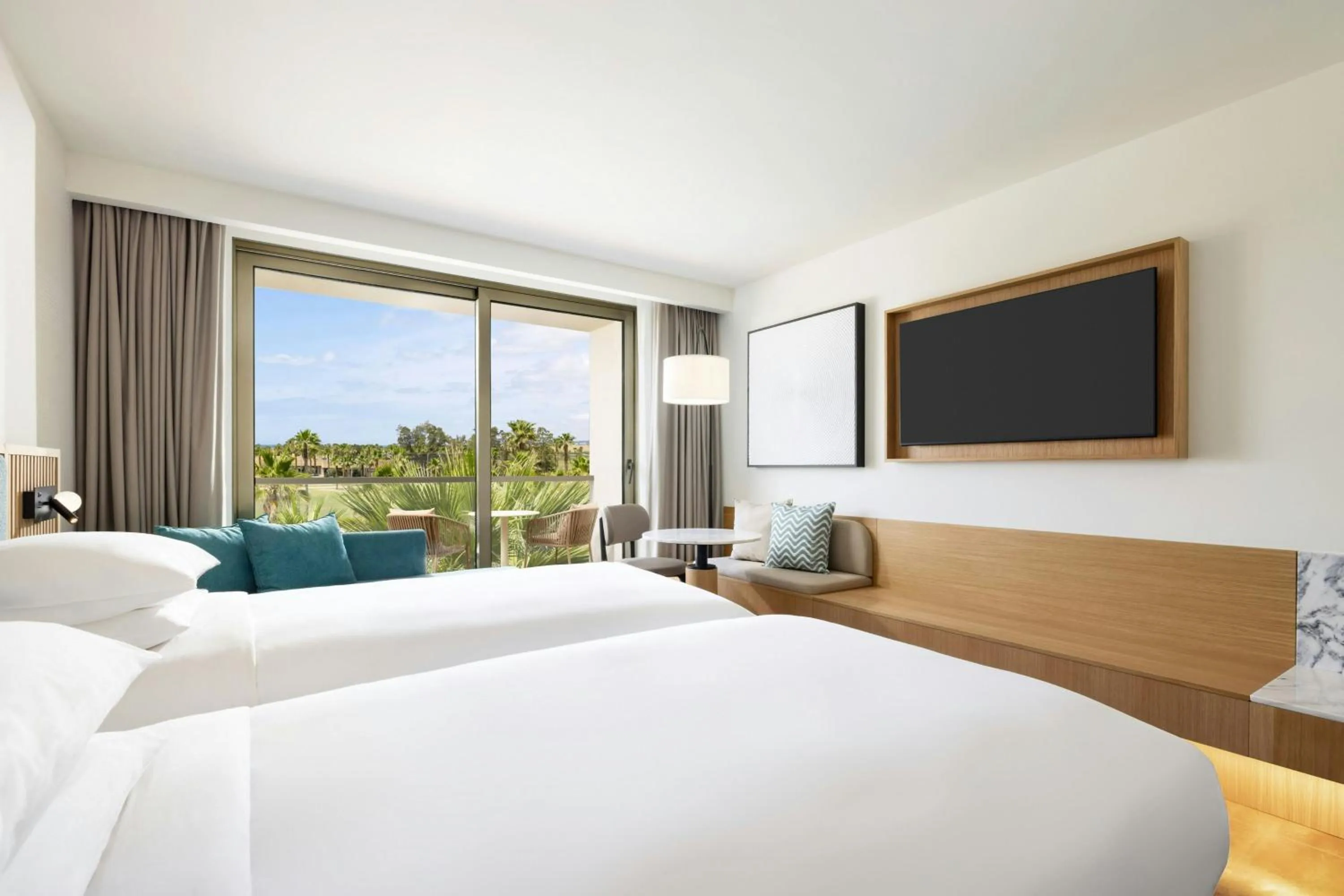 Swimming pool, Bed in Algarve Marriott Salgados Golf Resort & Spa