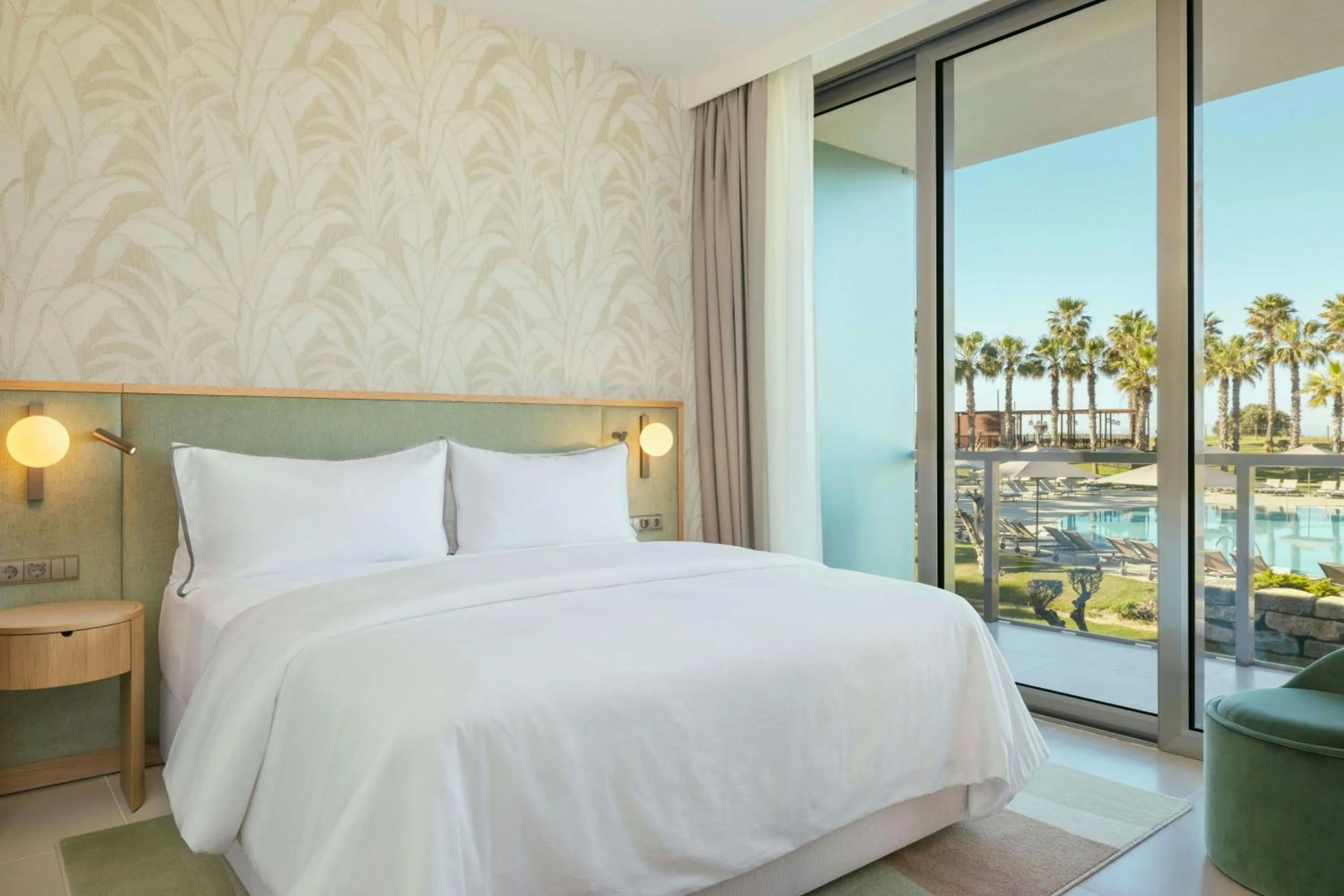 Swimming pool, Bed in The Westin Salgados Beach Resort, Algarve