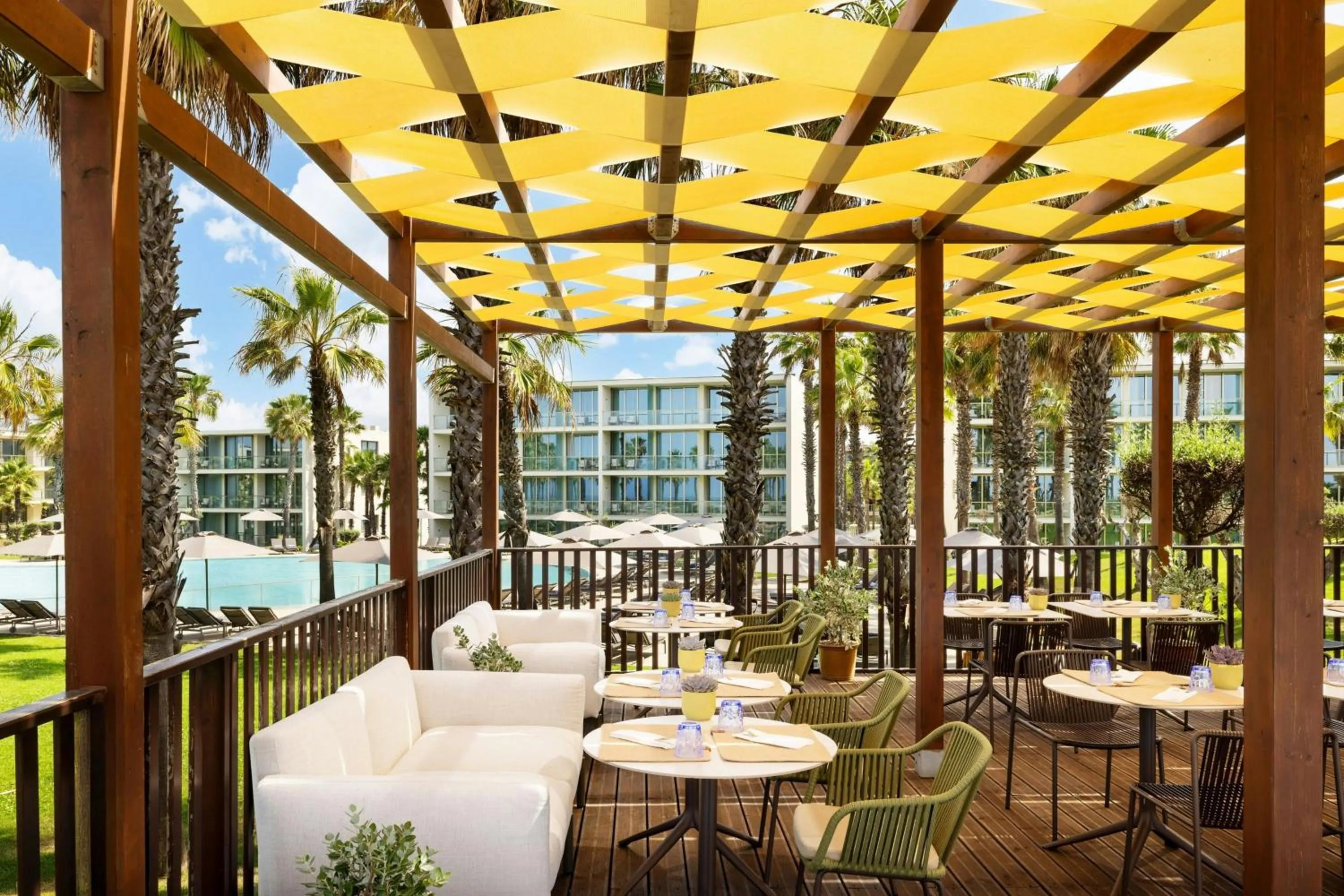 Lounge or bar in The Westin Salgados Beach Resort, Algarve