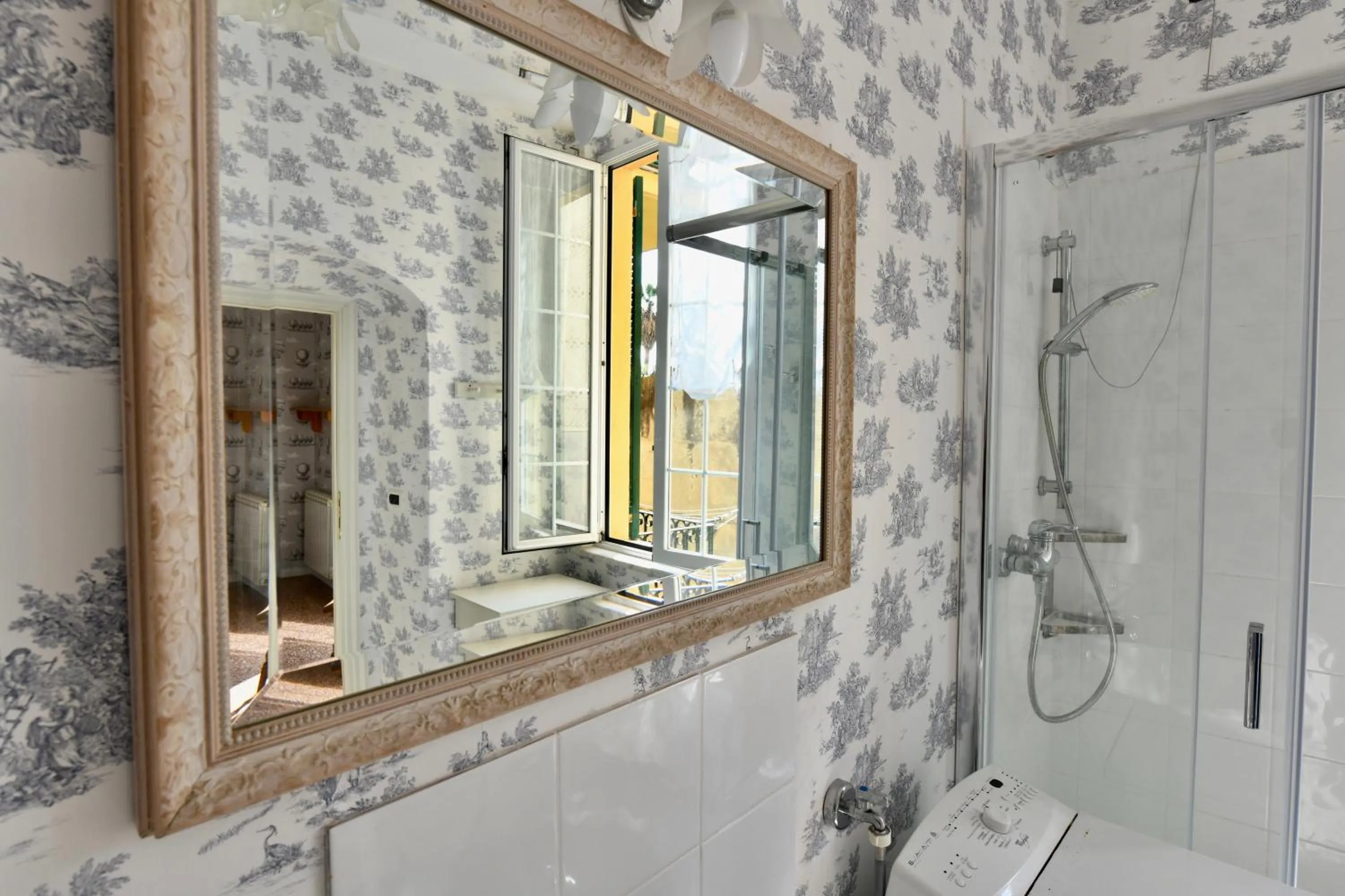 Bathroom in Hotel Villa Maria & Apartment