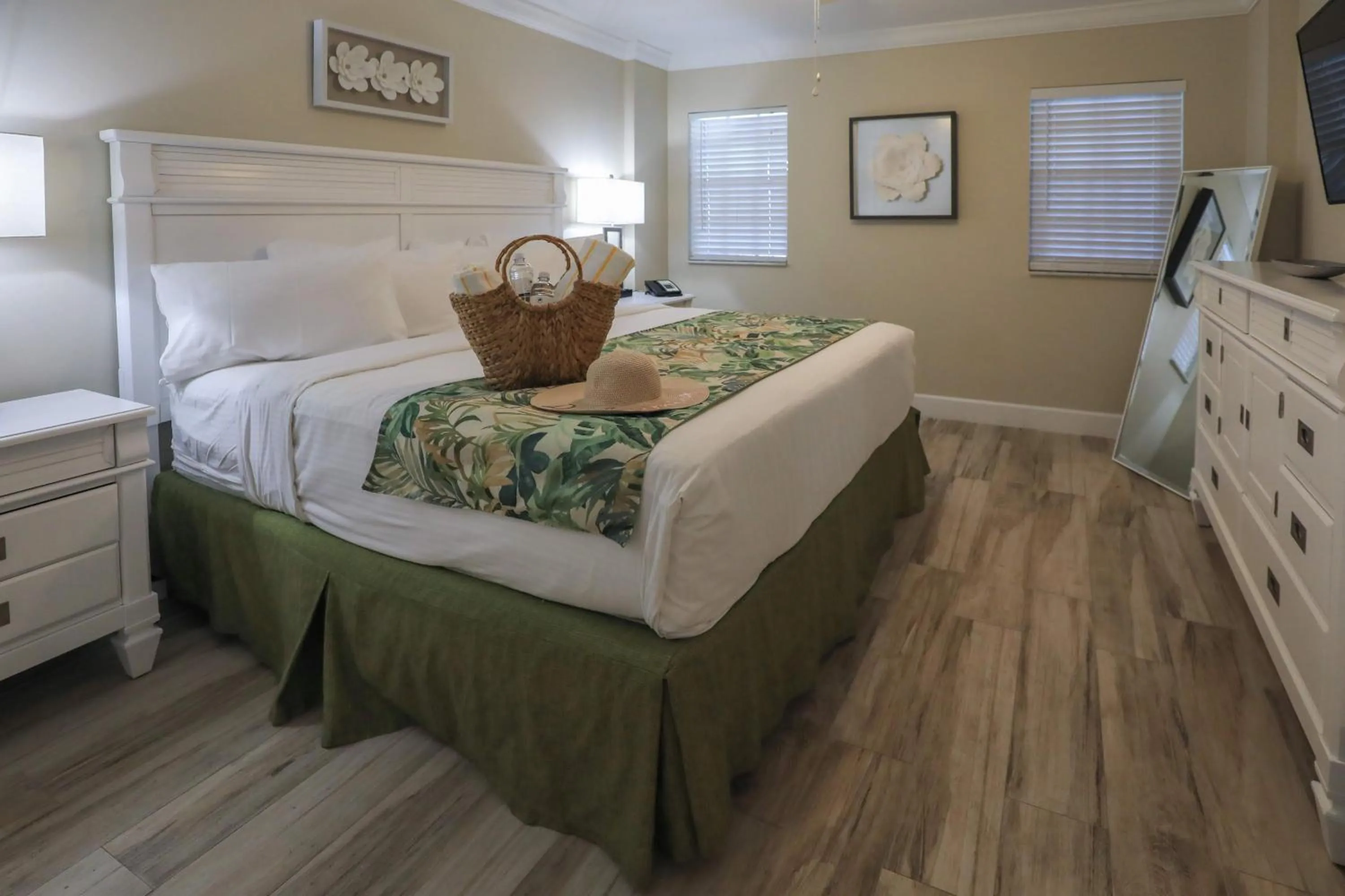 Bed in Ocean Pointe Suites at Key Largo