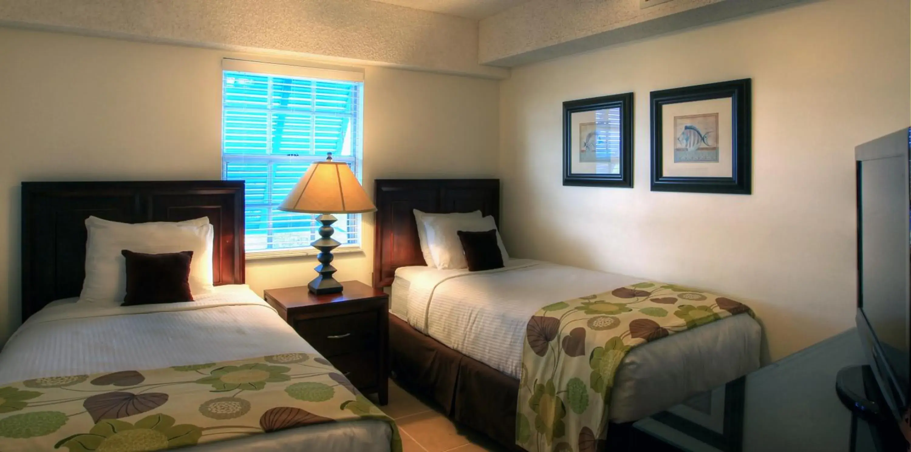 Bedroom, Bed in Ocean Pointe Suites at Key Largo Bedroom, Bed in Ocean Pointe Suites at Key Largo