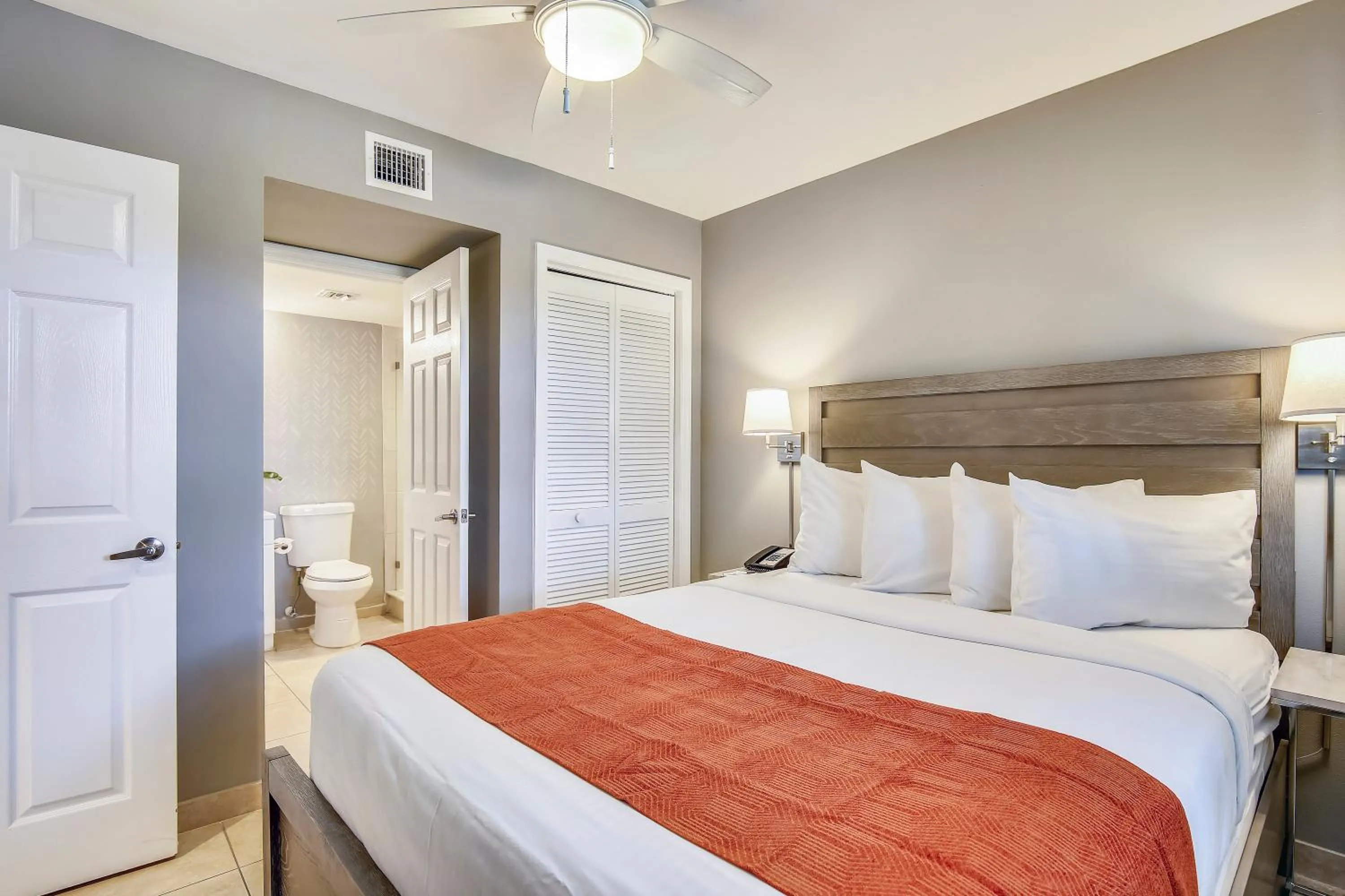 Bed in Ocean Pointe Suites at Key Largo