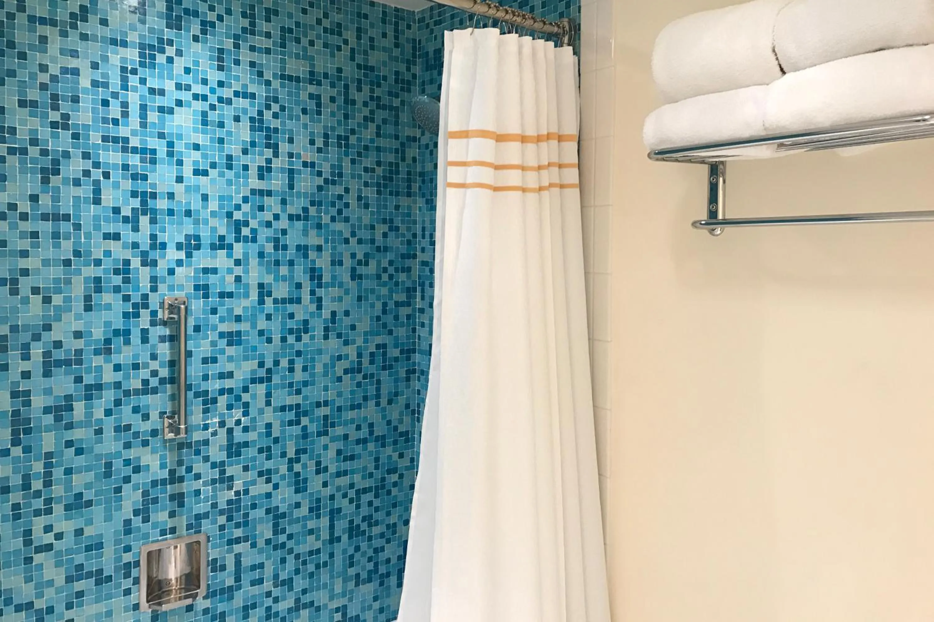 Bathroom in Washington Plaza Hotel