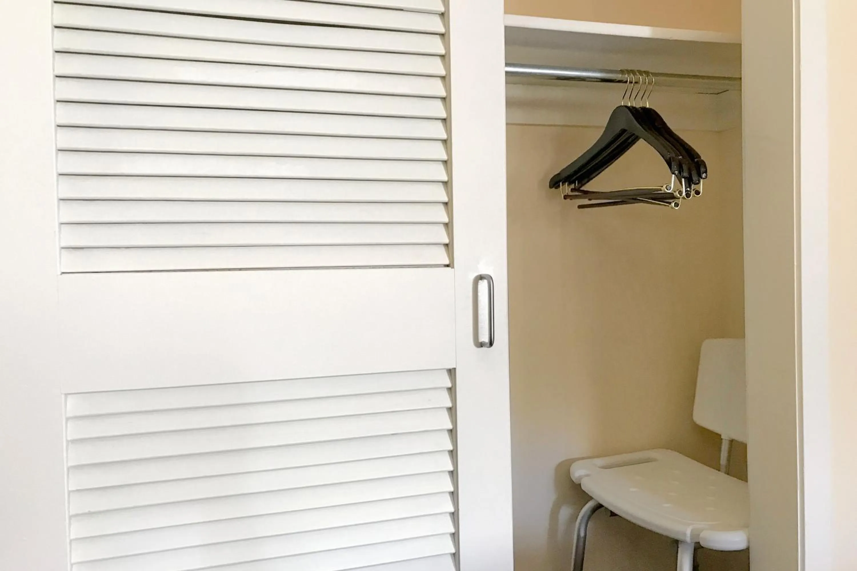 Bedroom in Washington Plaza Hotel