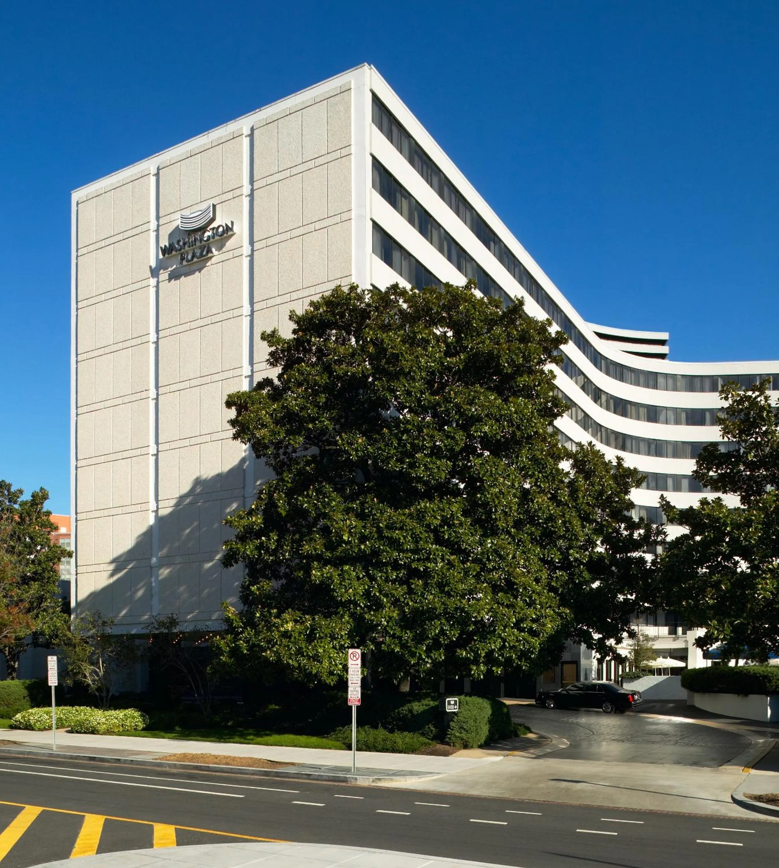 Facade/entrance in Washington Plaza Hotel