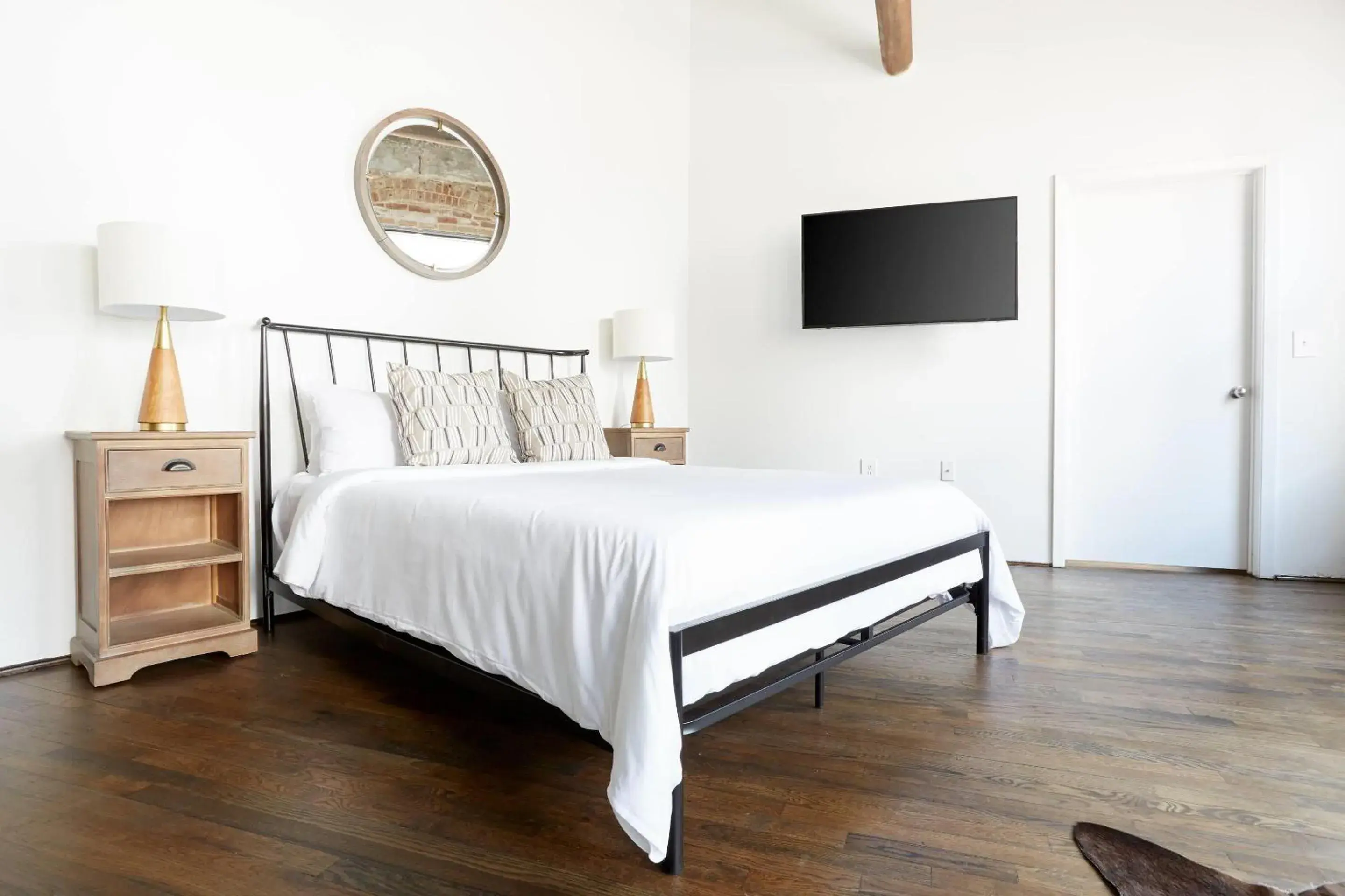 Photo of the whole room, Bed in Reside Houston Downtown, a Wyndham Residence Photo of the whole room, Bed in Reside Houston Downtown, a Wyndham Residence