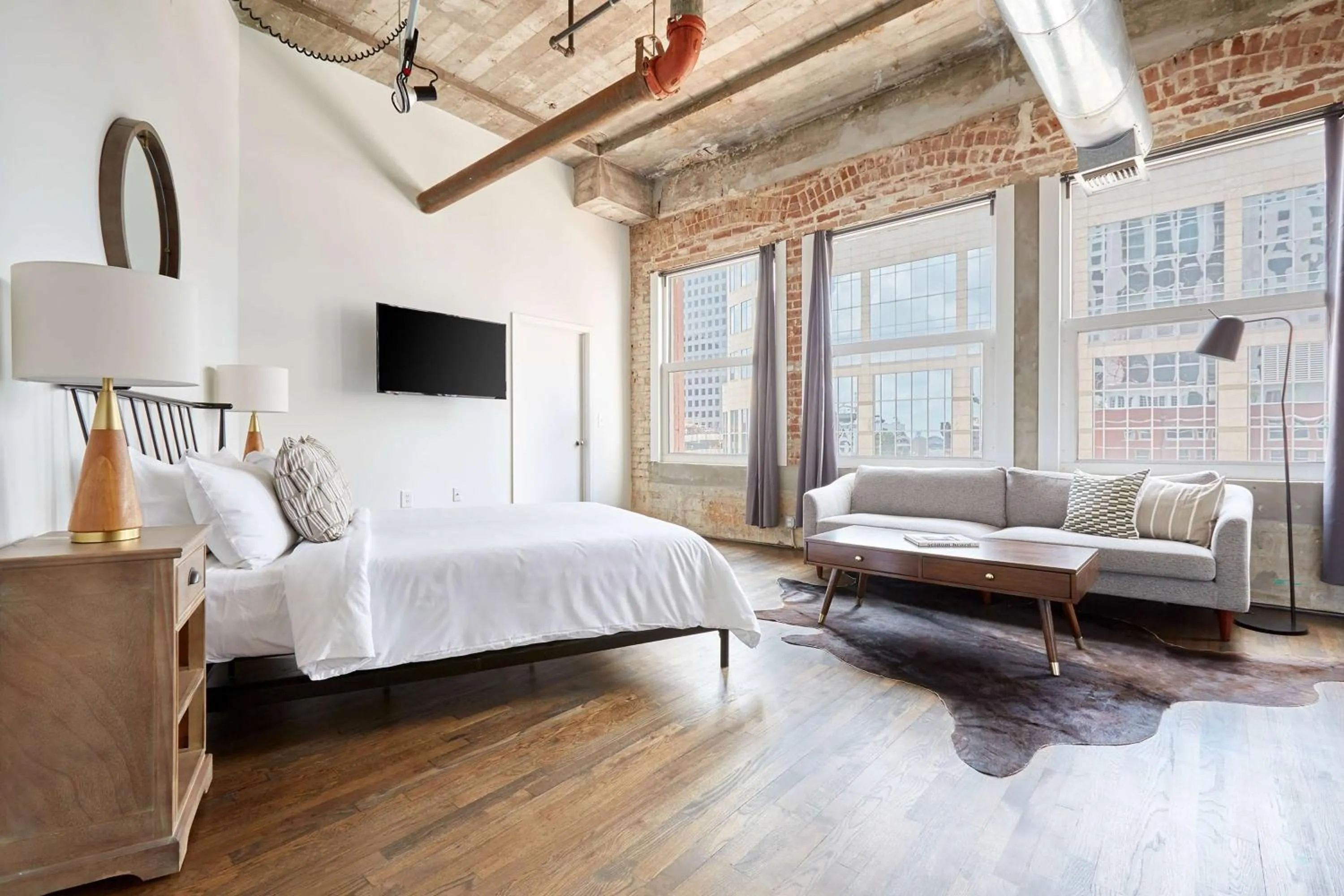 Photo of the whole room, Bed in Sonder The Hogg Palace