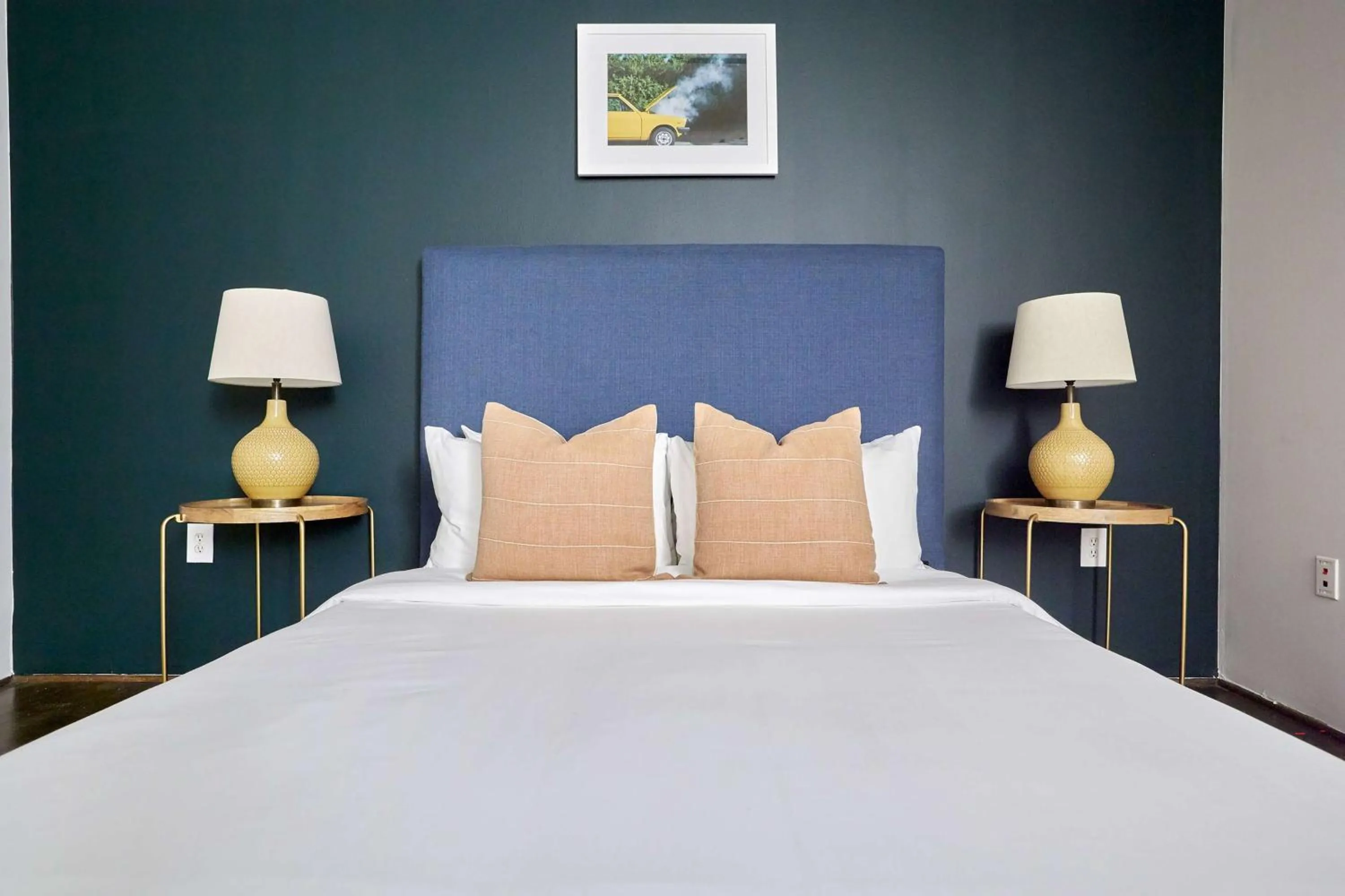 Photo of the whole room, Bed in Sonder The Hogg Palace