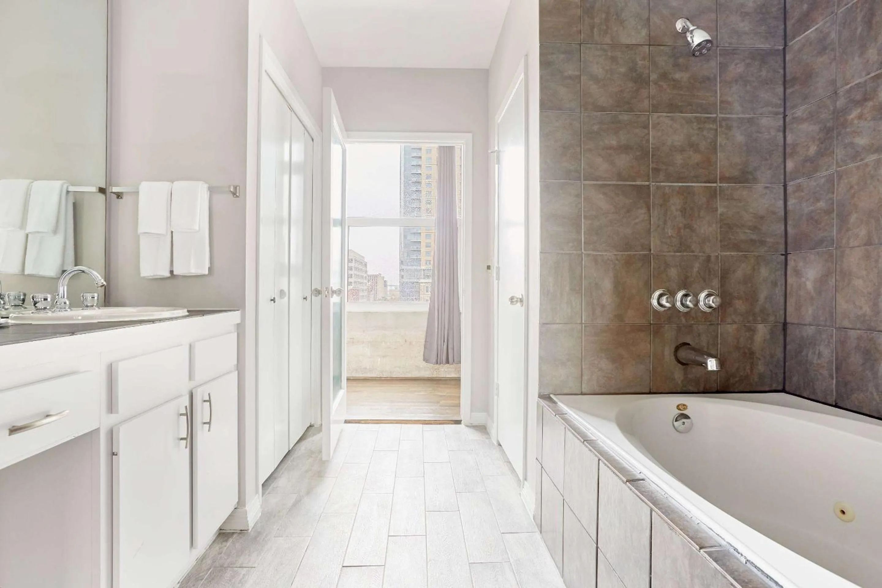 Bathroom in Sonder The Hogg Palace