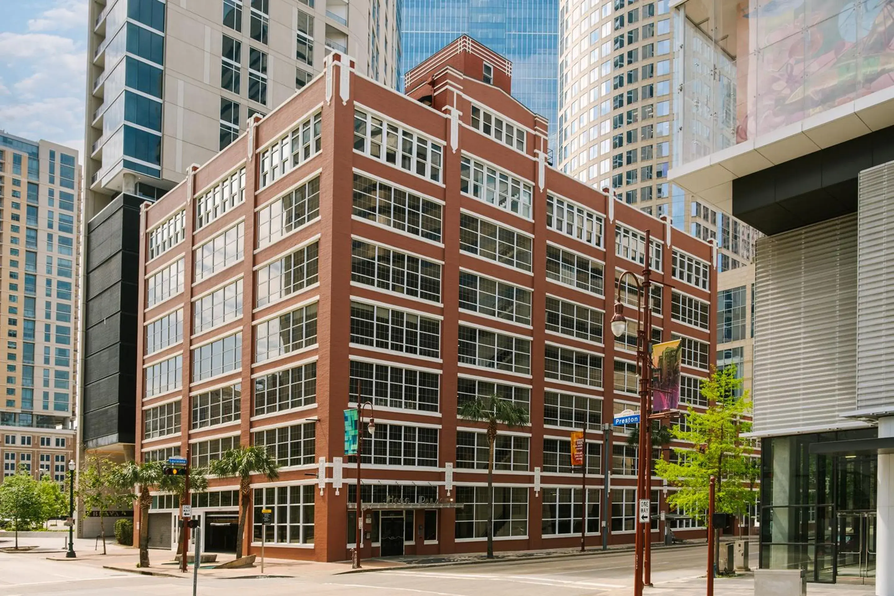 Property building in Sonder The Hogg Palace Property building in Sonder The Hogg Palace