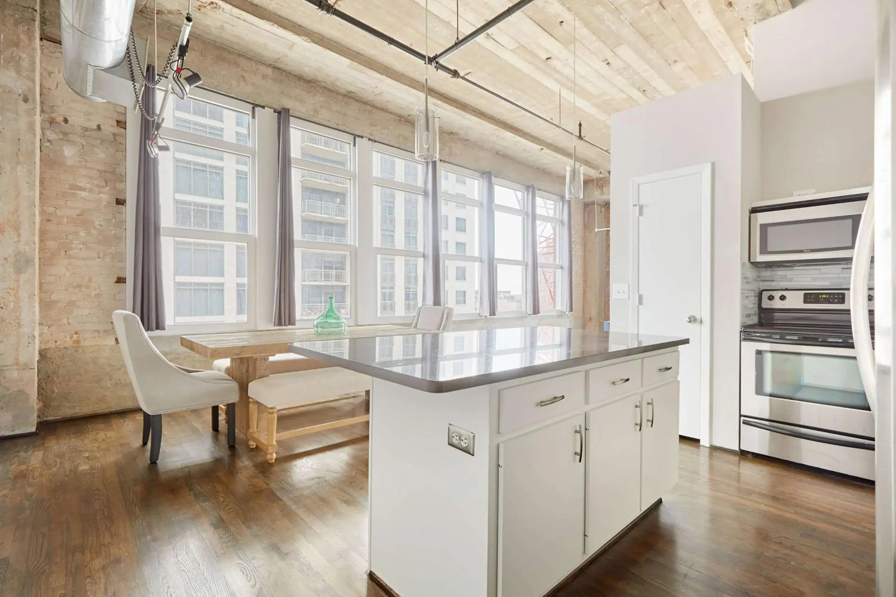 Photo of the whole room in Sonder The Hogg Palace Photo of the whole room in Sonder The Hogg Palace