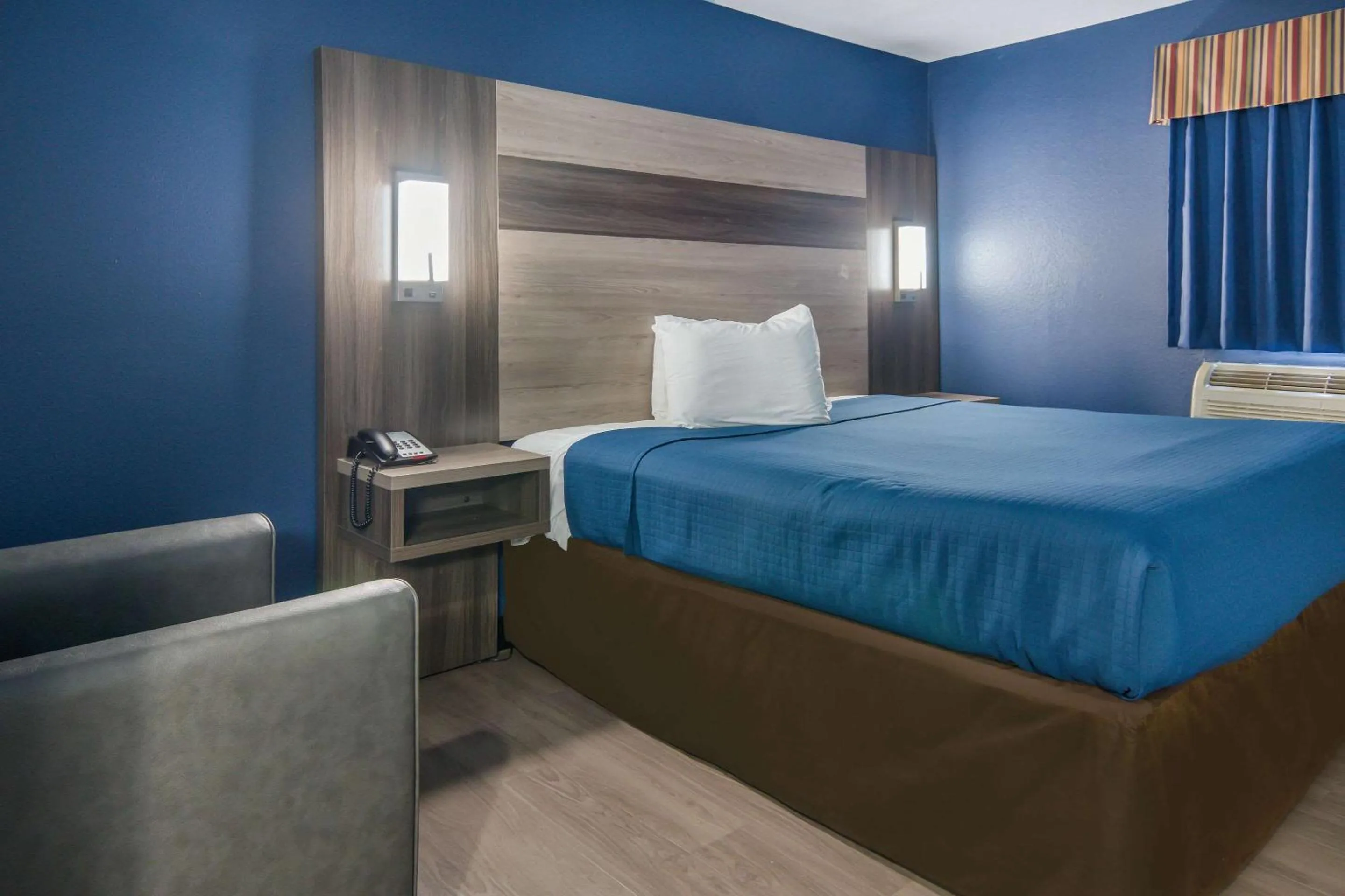 Photo of the whole room, Bed in Rodeway Inn Carrollton I-35E