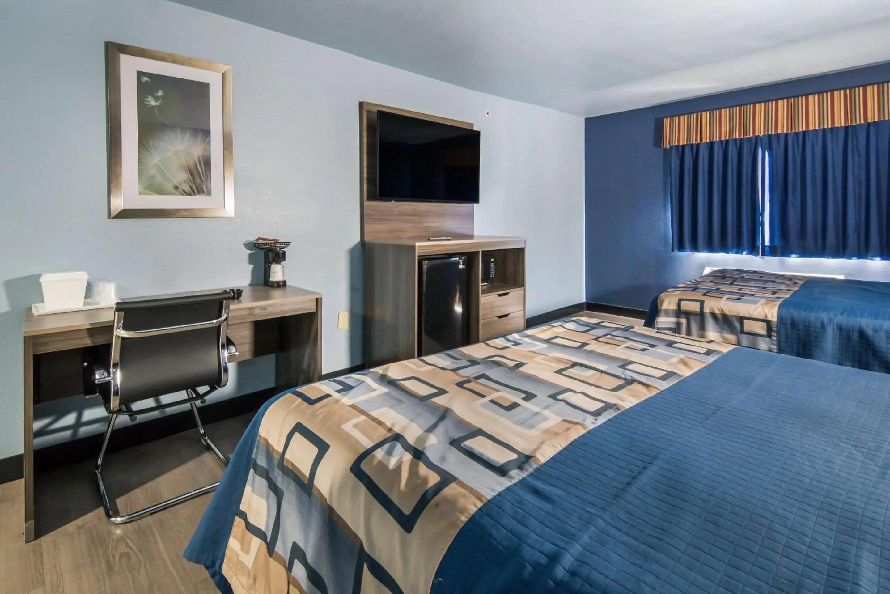 Photo of the whole room, Bed in Rodeway Inn Carrollton I-35E Photo of the whole room, Bed in Rodeway Inn Carrollton I-35E