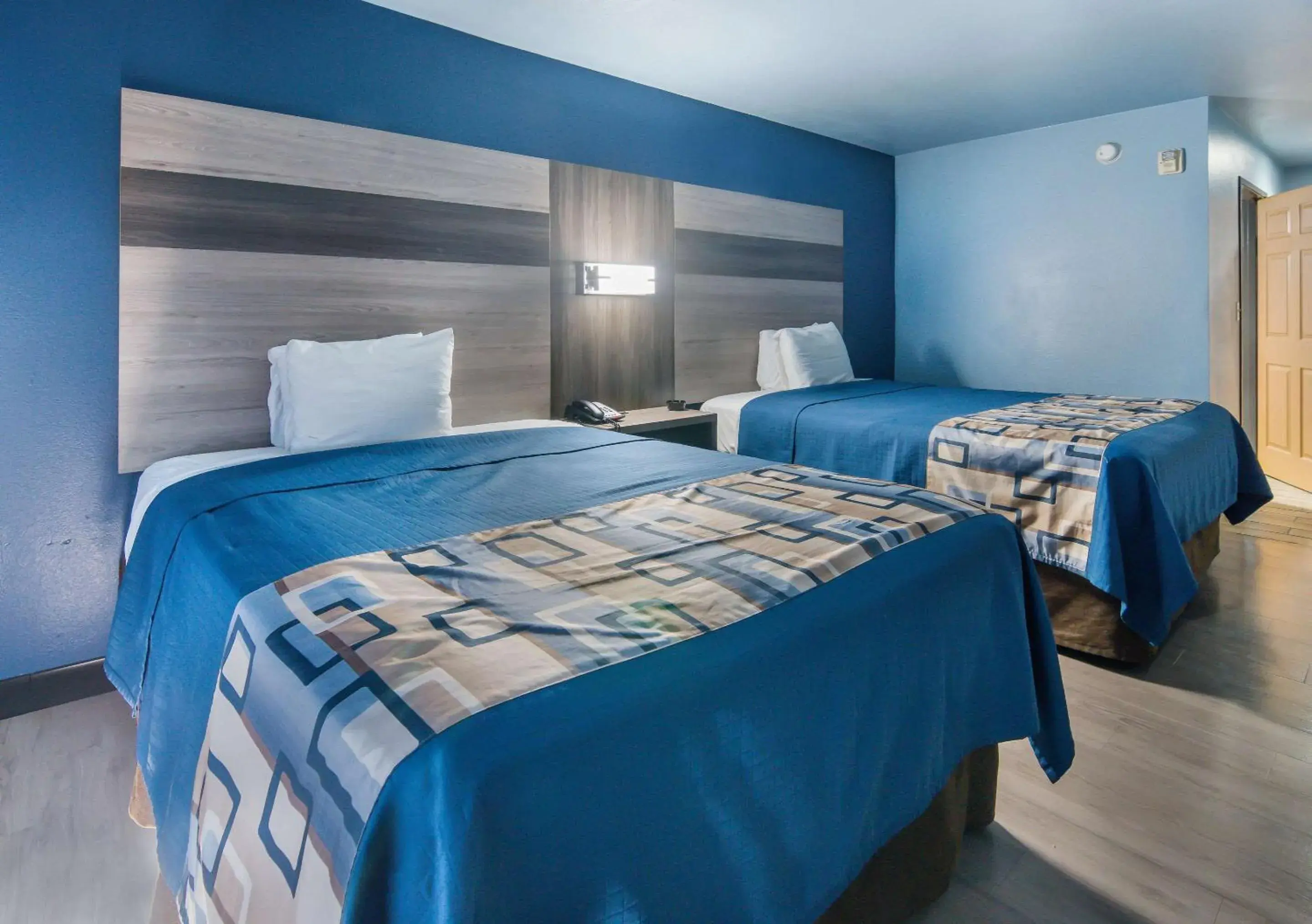 Photo of the whole room, Bed in Rodeway Inn Carrollton I-35E Photo of the whole room, Bed in Rodeway Inn Carrollton I-35E