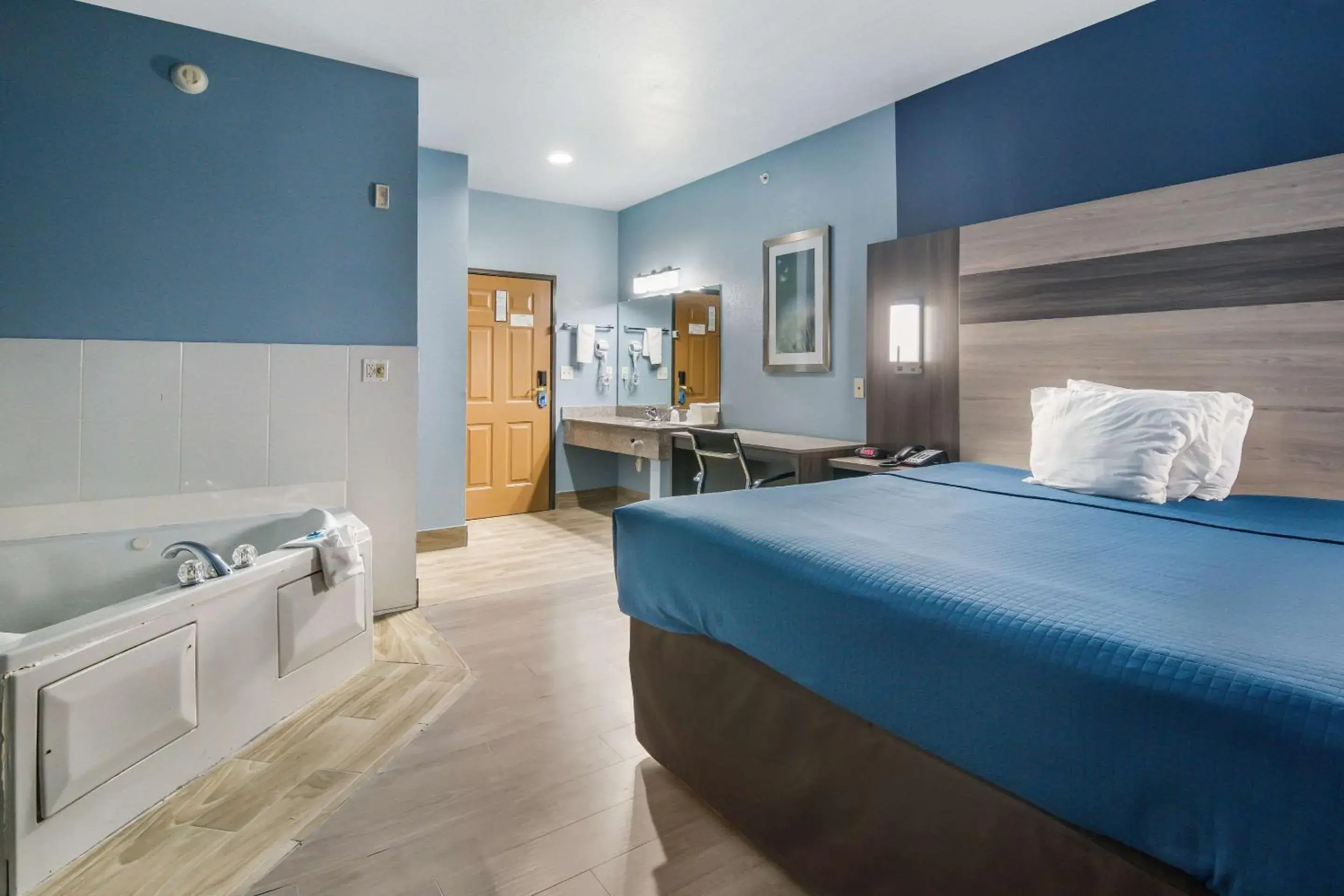 Photo of the whole room, Bed in Rodeway Inn Carrollton I-35E Photo of the whole room, Bed in Rodeway Inn Carrollton I-35E