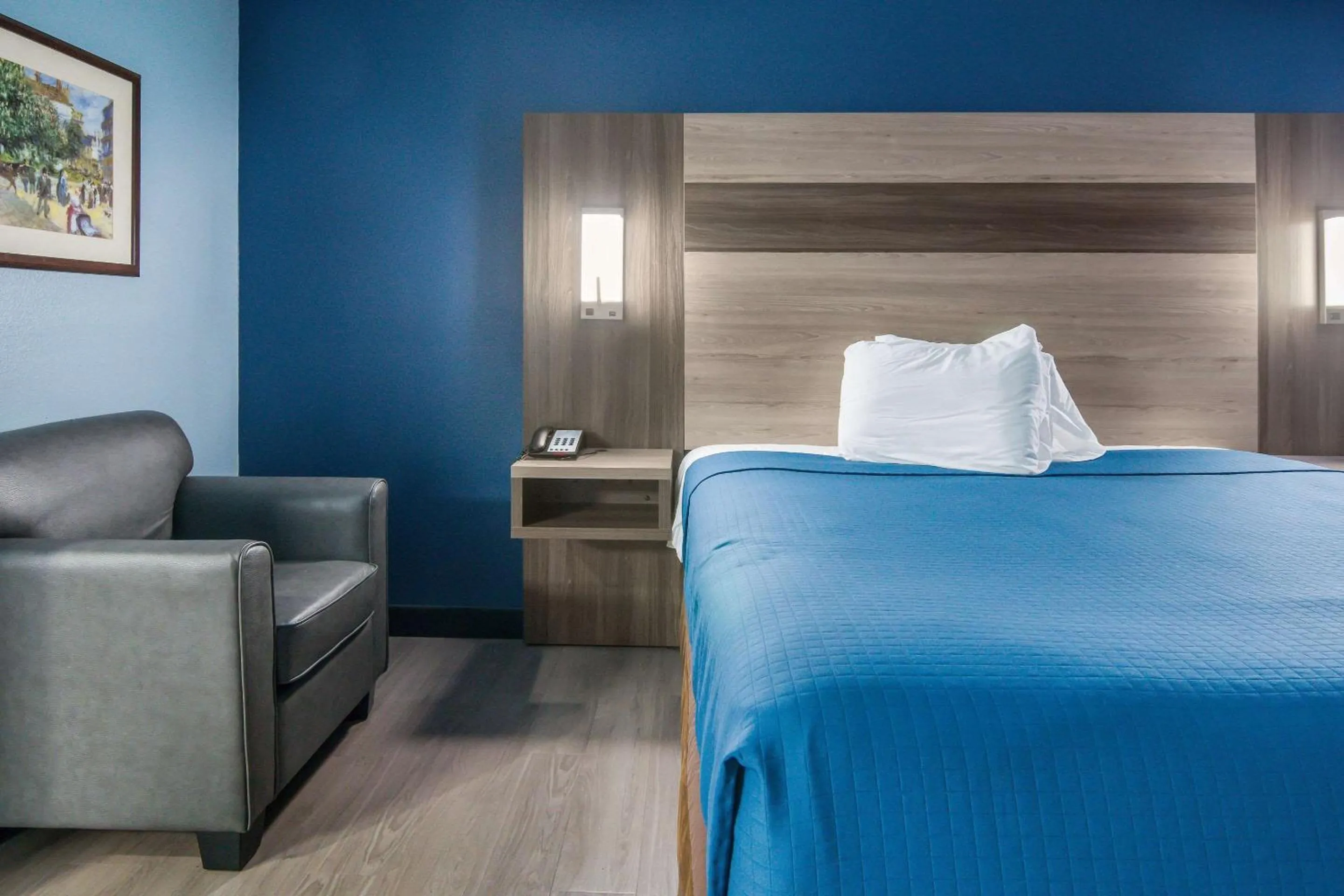 Photo of the whole room, Bed in Rodeway Inn Carrollton I-35E