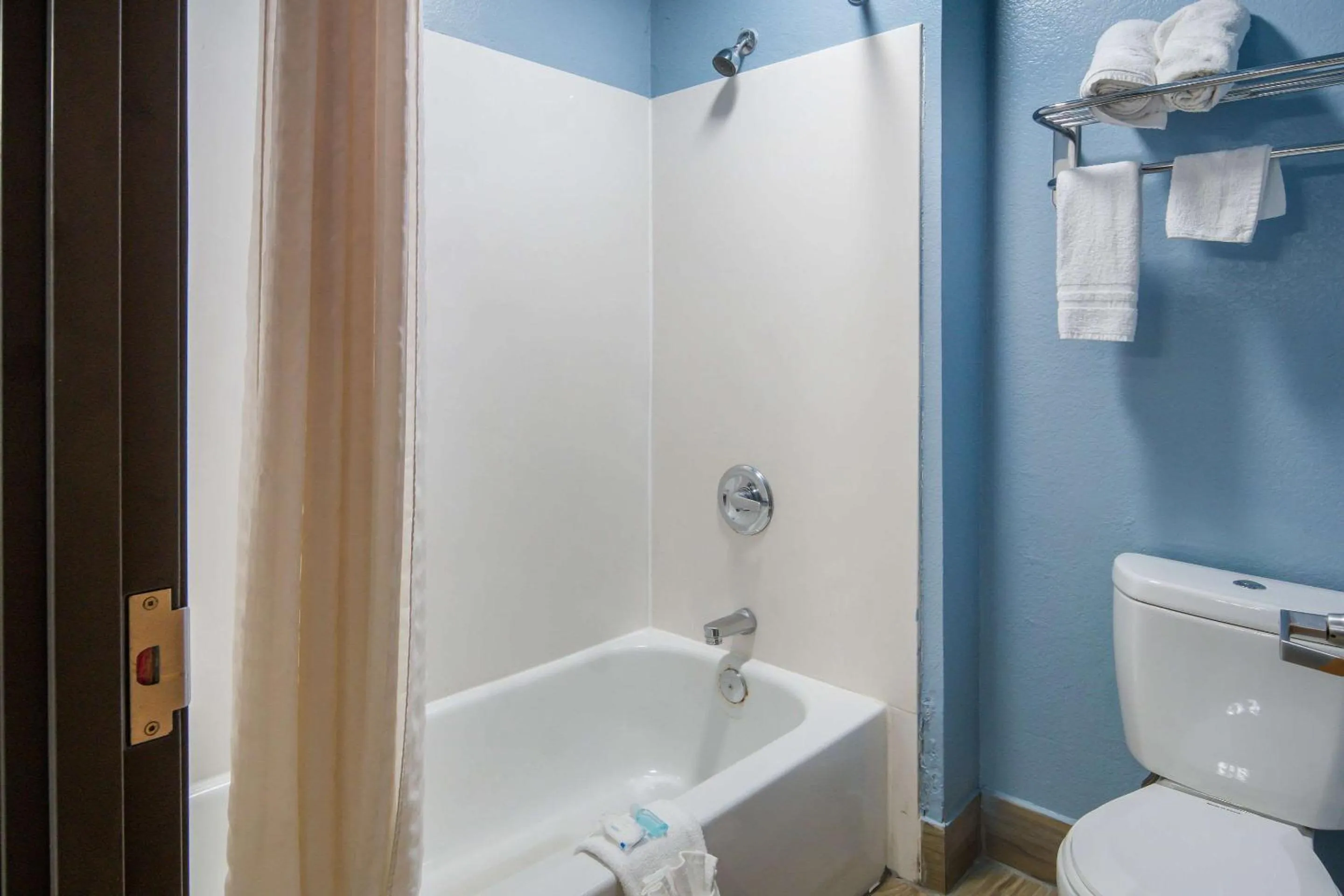 Bedroom in Rodeway Inn Carrollton I-35E