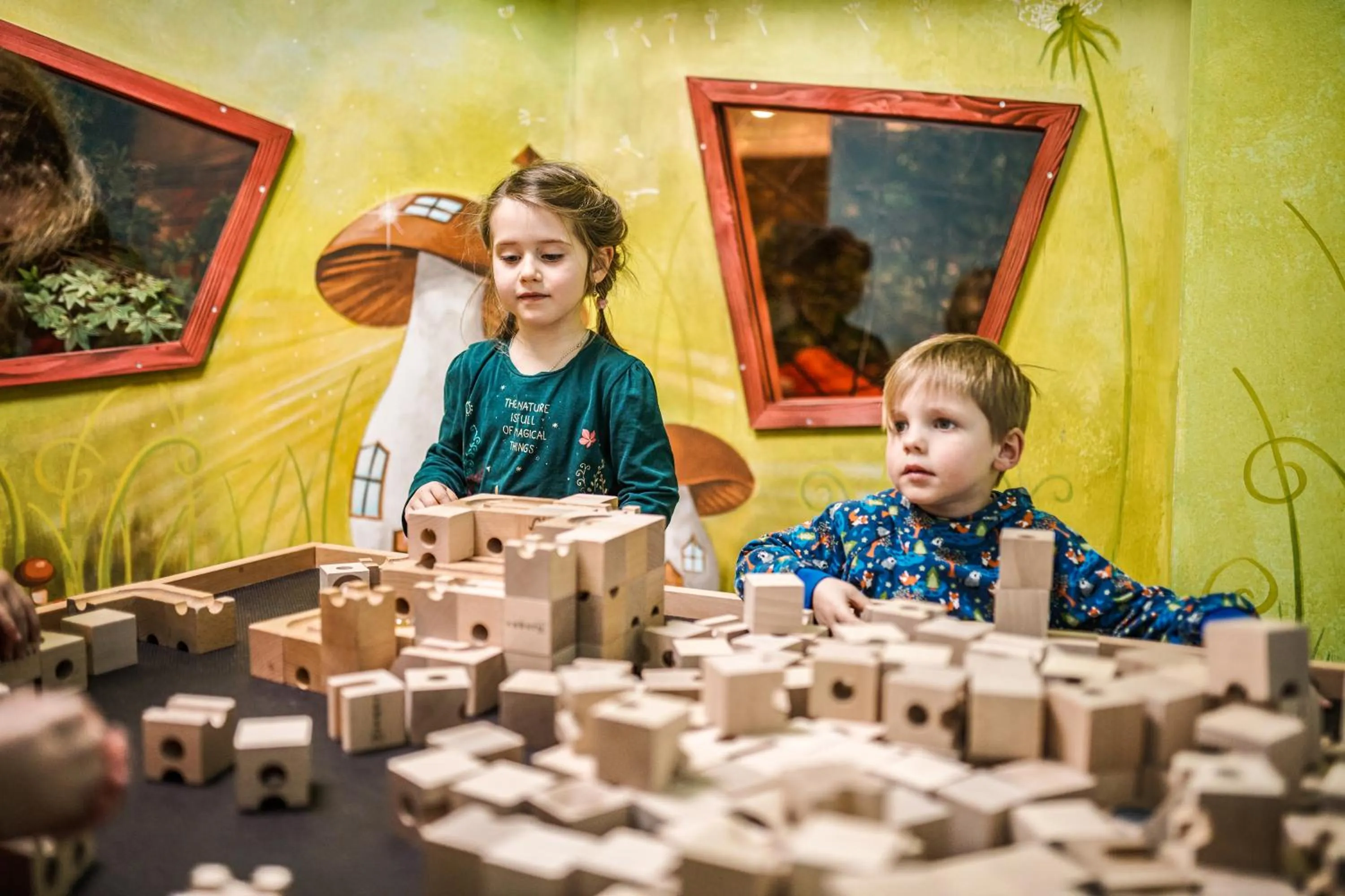 children in Märchenhotel