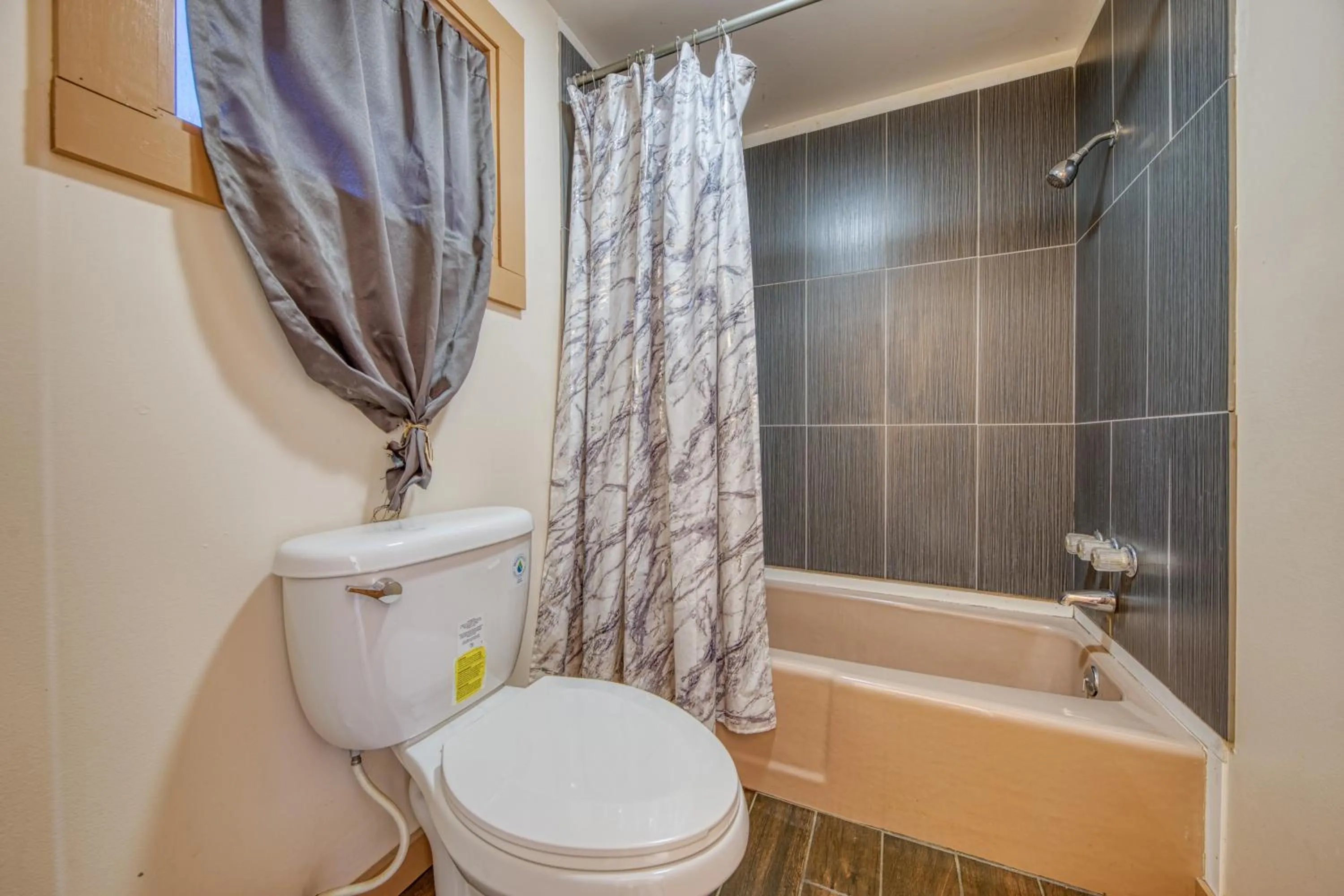 Bathroom in Royal Inn