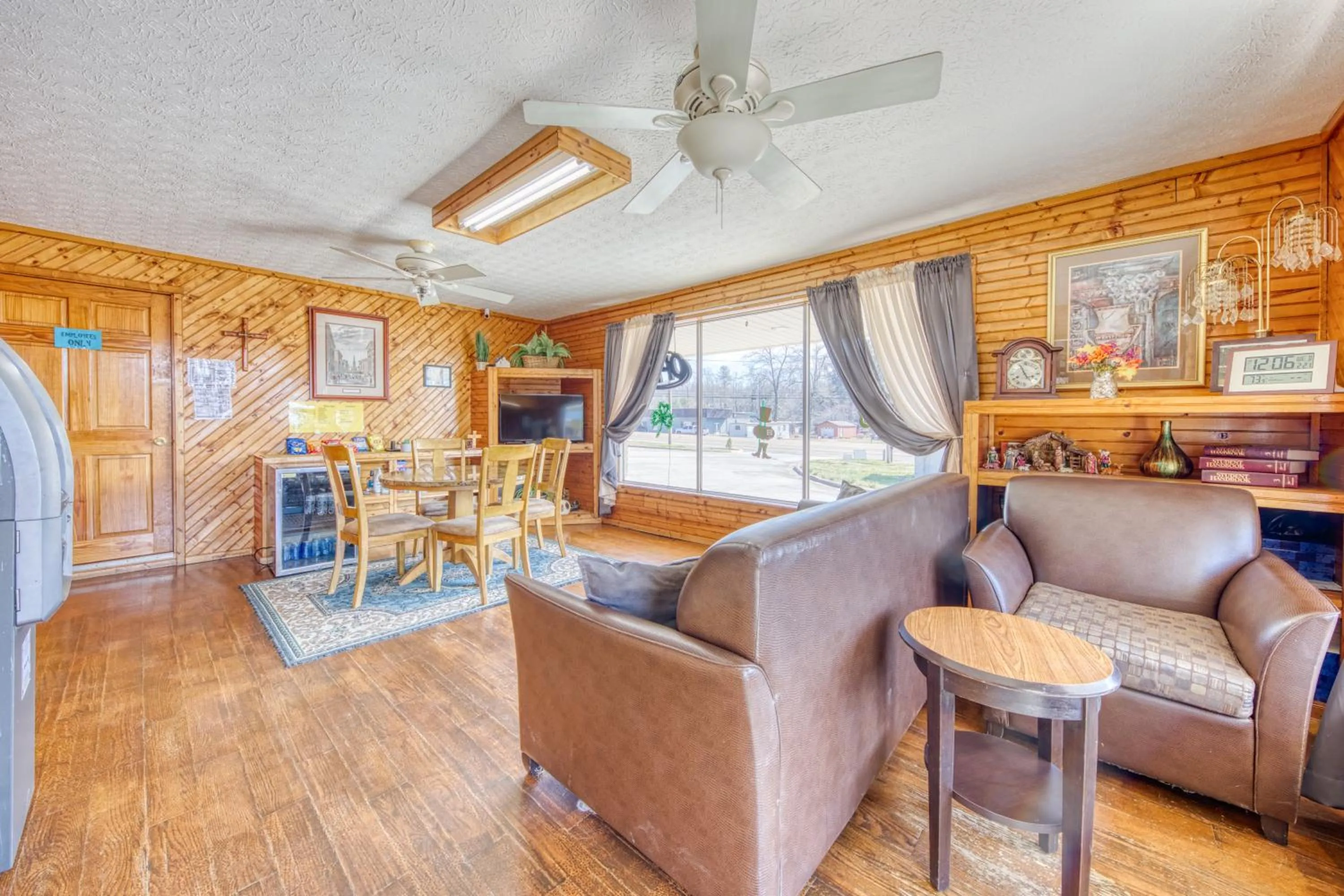 Lobby or reception in Royal Inn