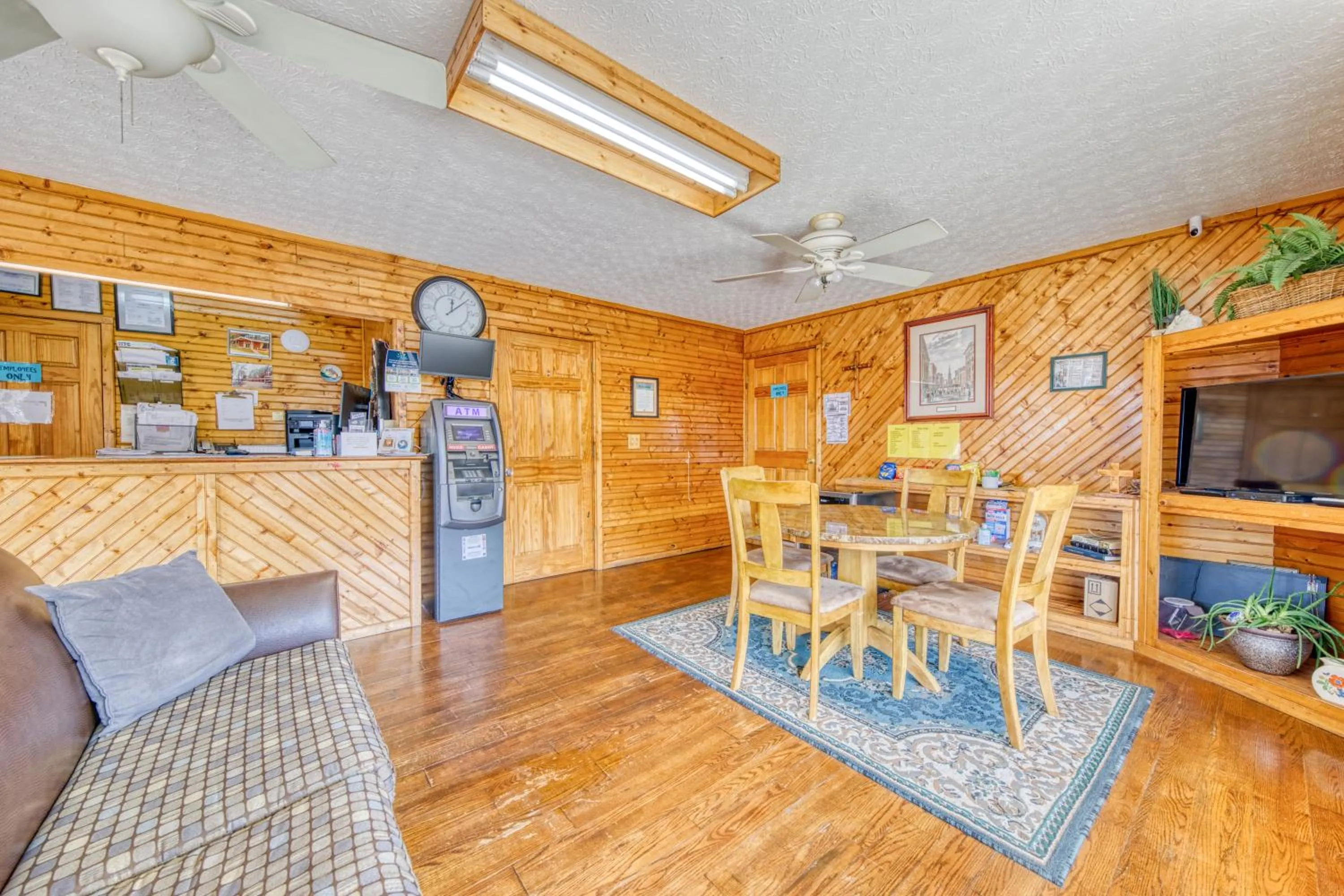 Lobby or reception in Royal Inn