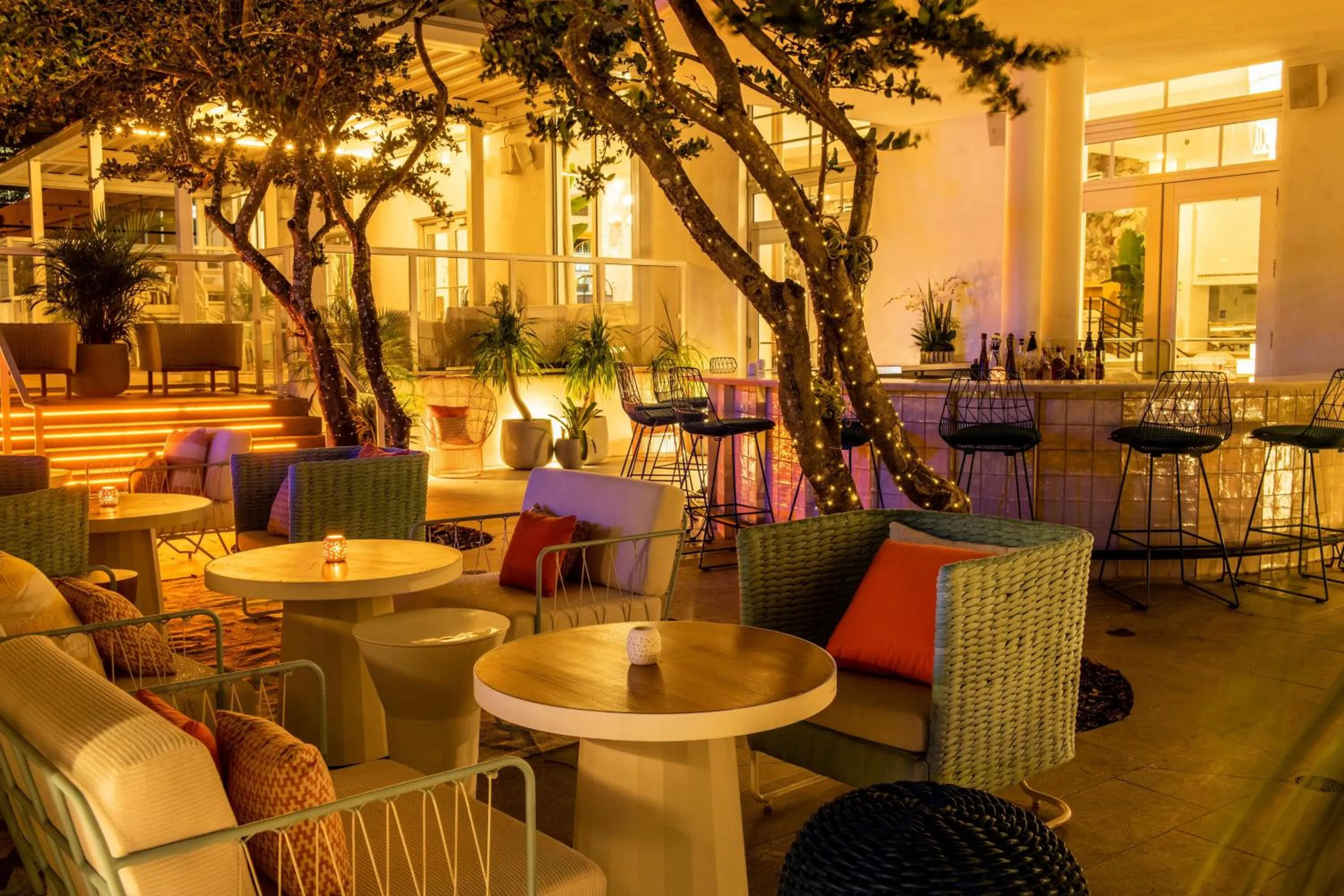 Lounge or bar in The Gabriel Miami South Beach, Curio Collection by Hilton