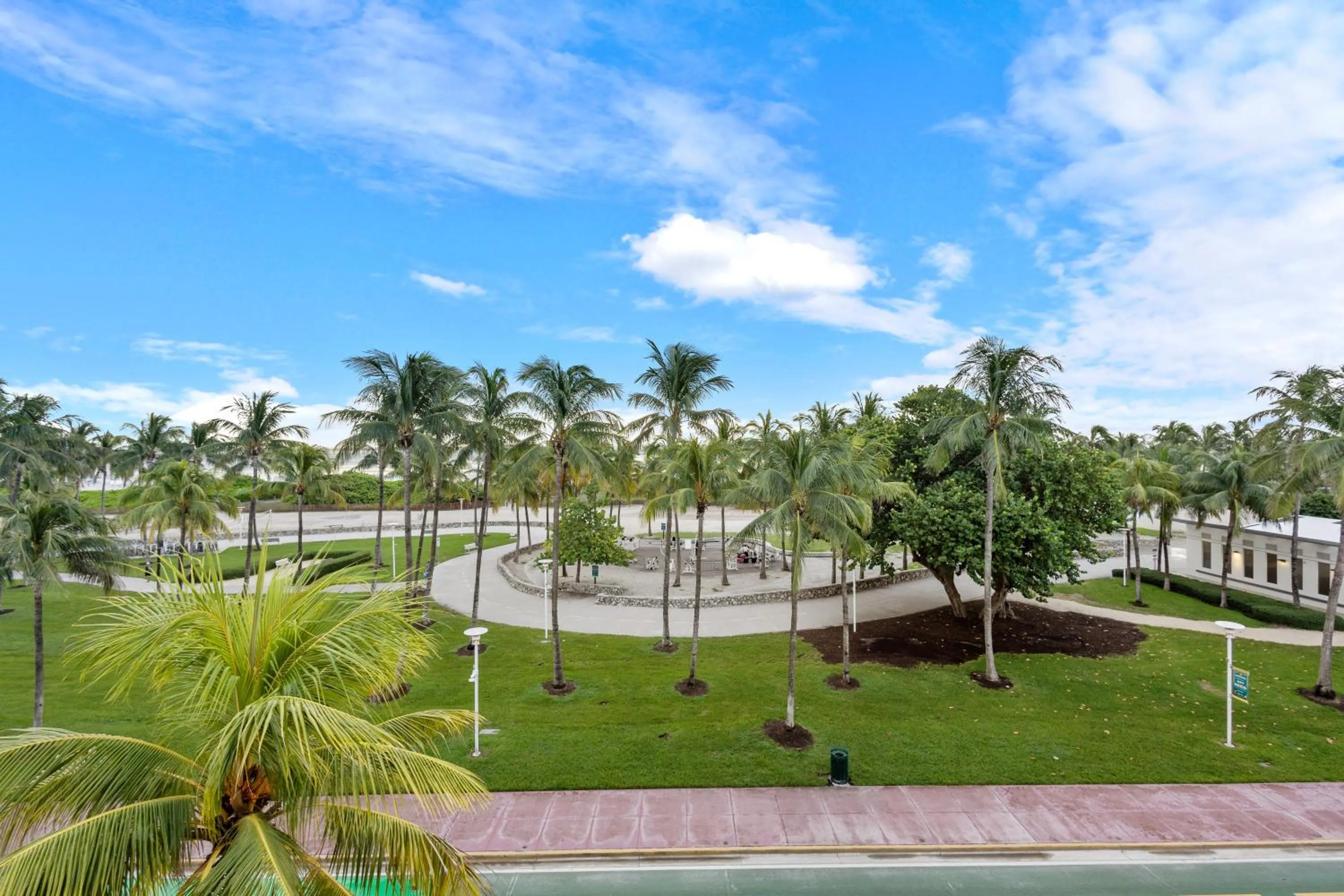 Natural landscape in Park Central South Beach