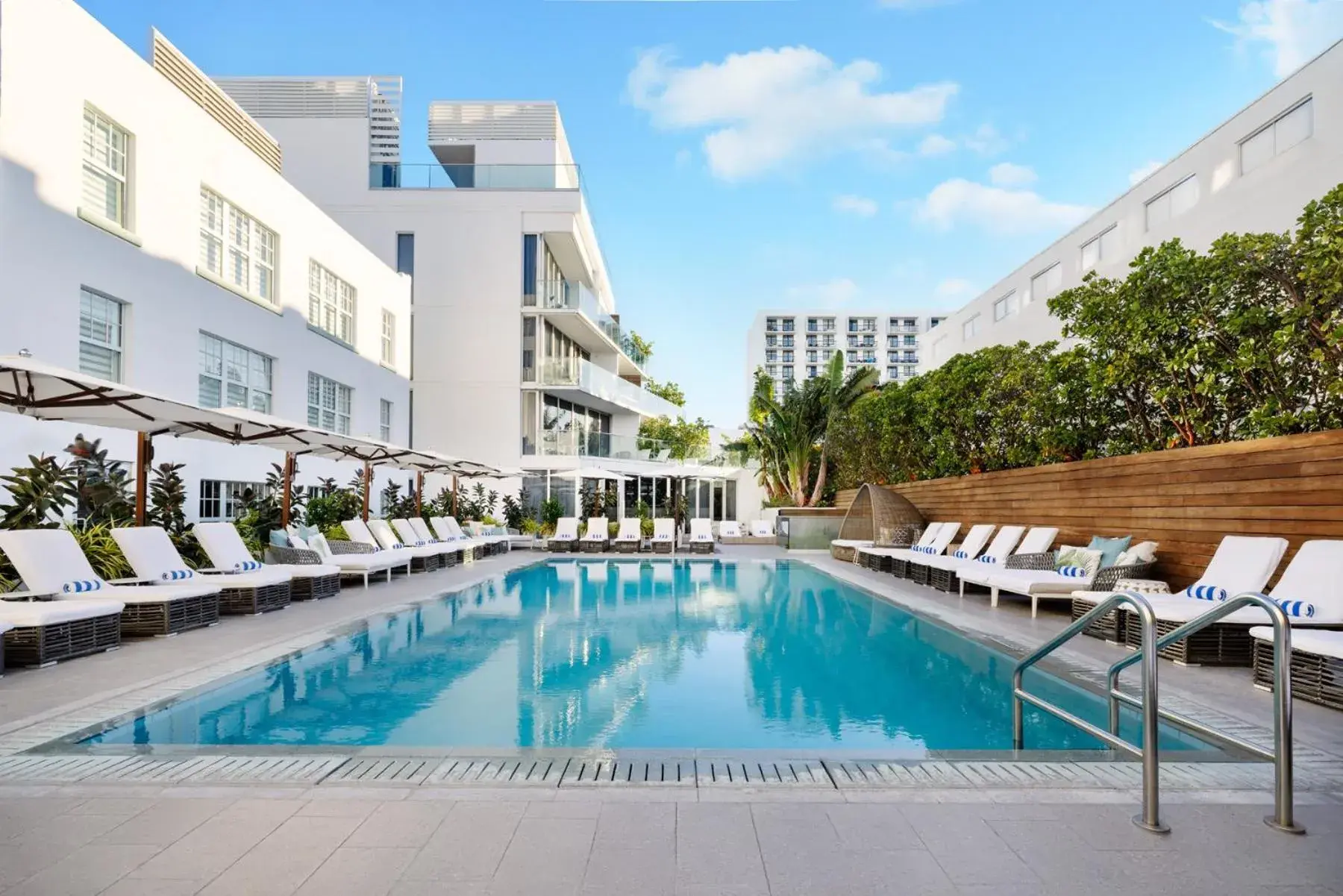 Swimming pool in Park Central South Beach Swimming pool in Park Central South Beach