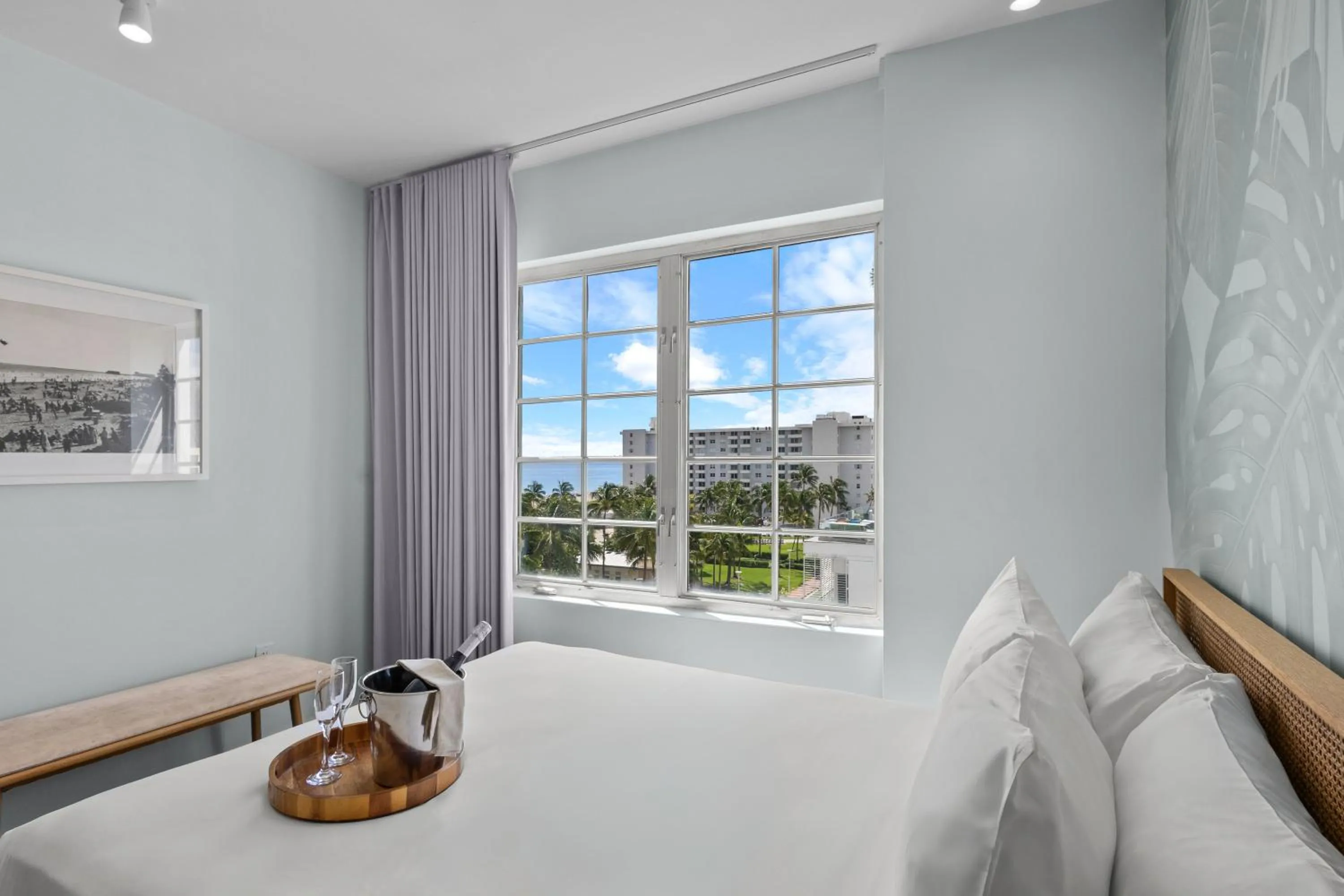 View (from property/room), Bed in Park Central South Beach