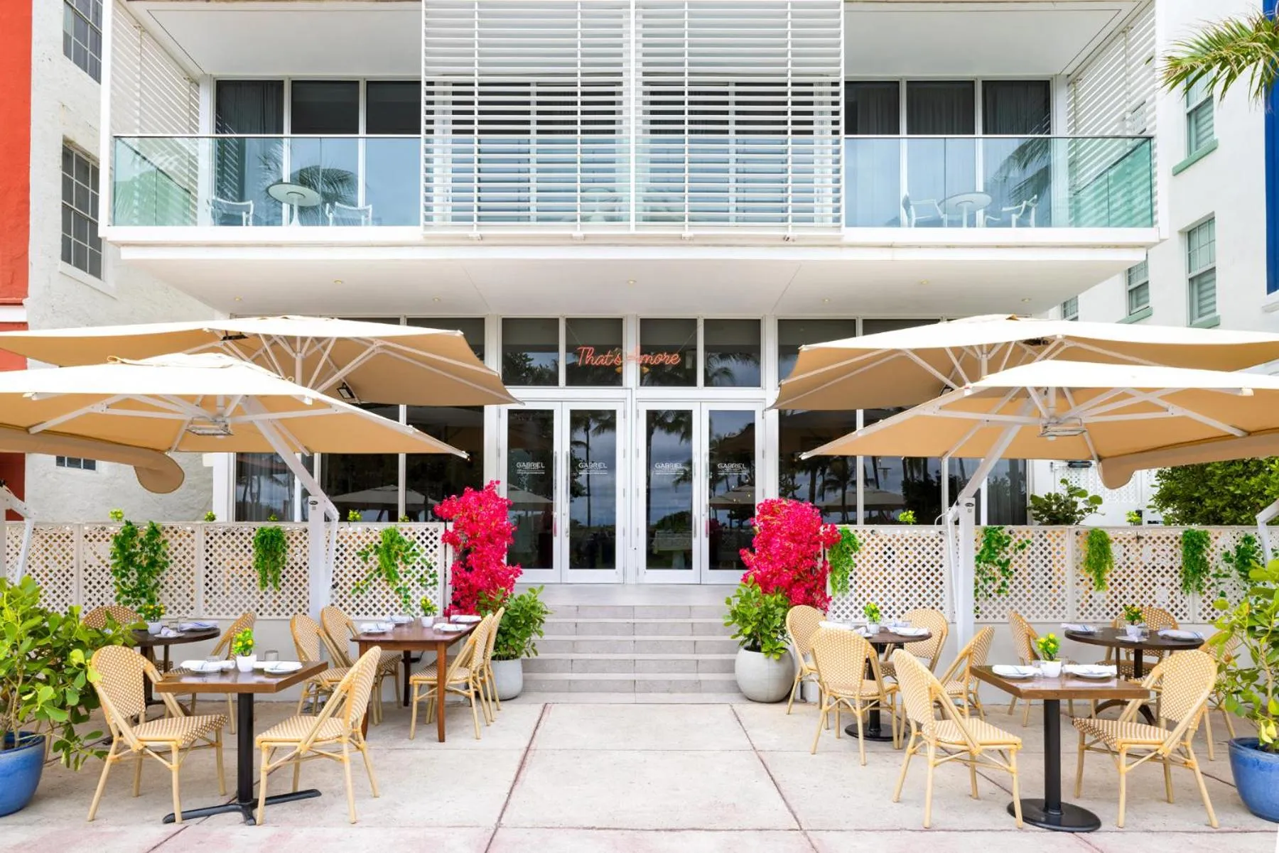 Restaurant/places to eat in Park Central South Beach
