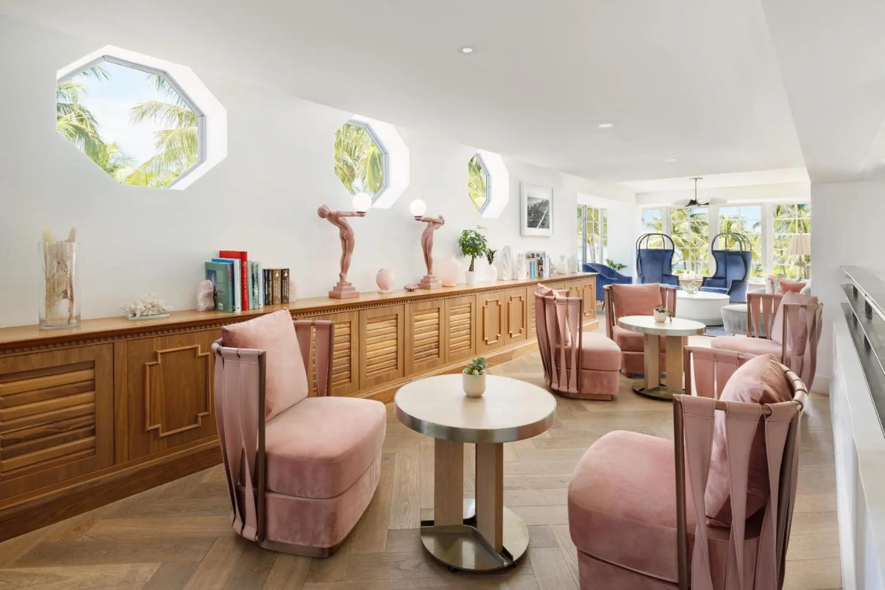 Lounge or bar in Park Central South Beach