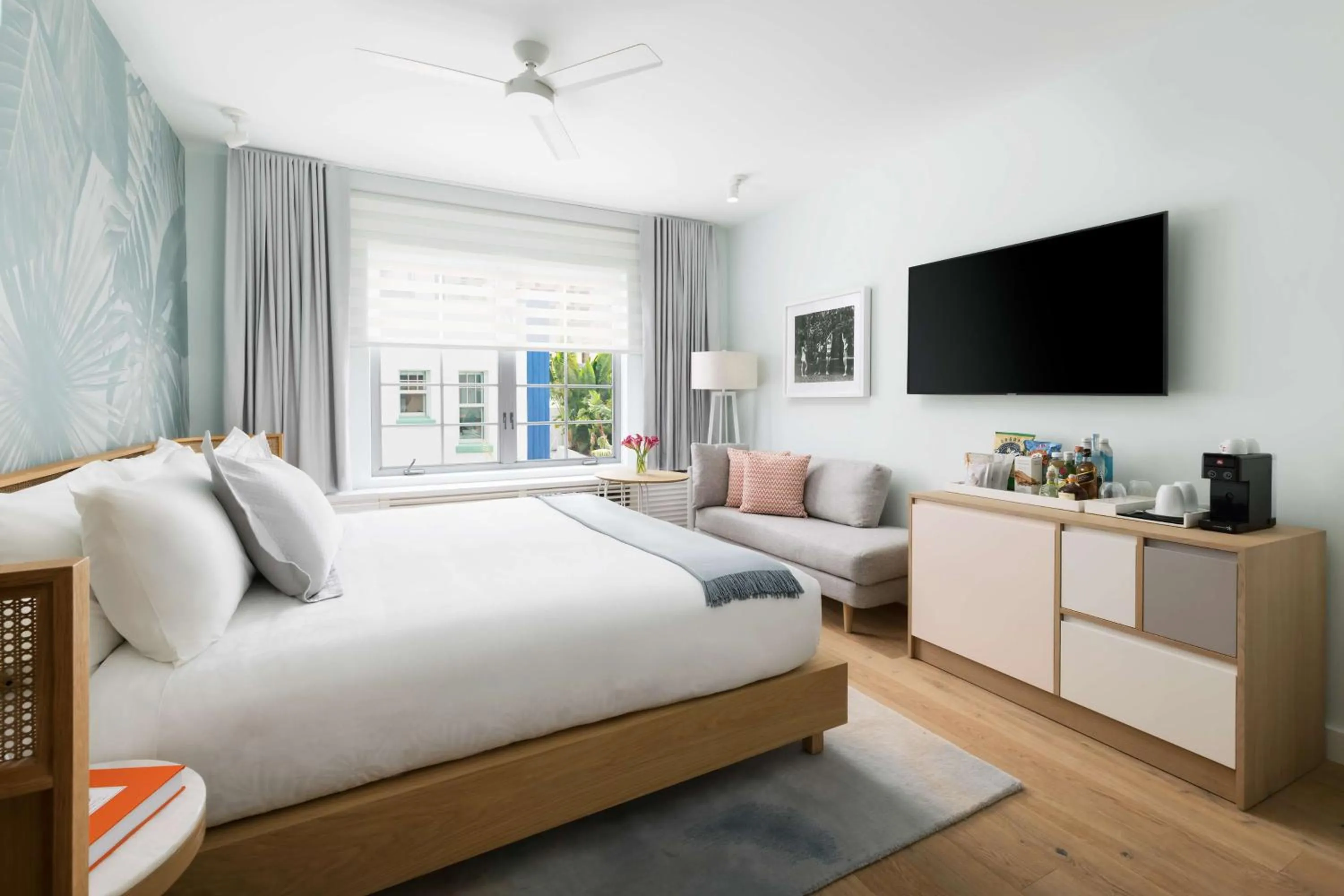 Bedroom, Bed in The Gabriel Miami South Beach, Curio Collection by Hilton