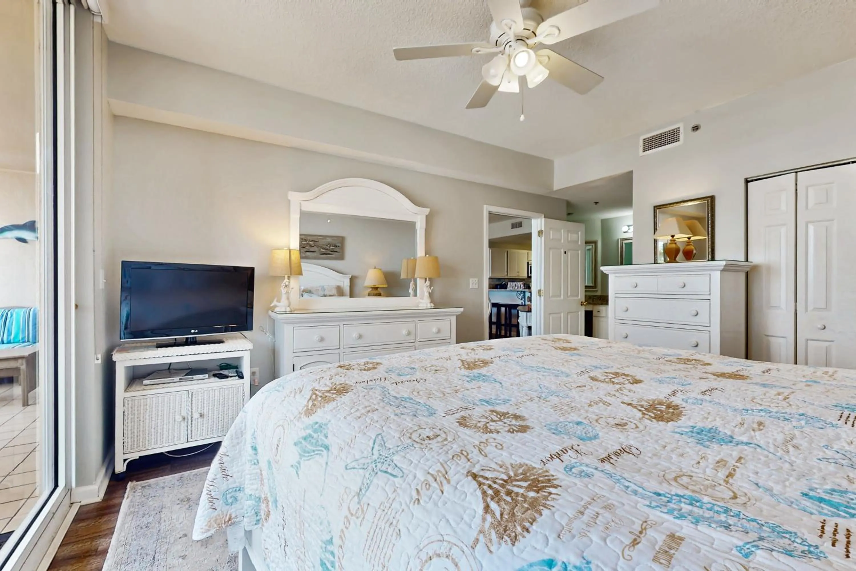 Bed in The Beach Club Catalina 306