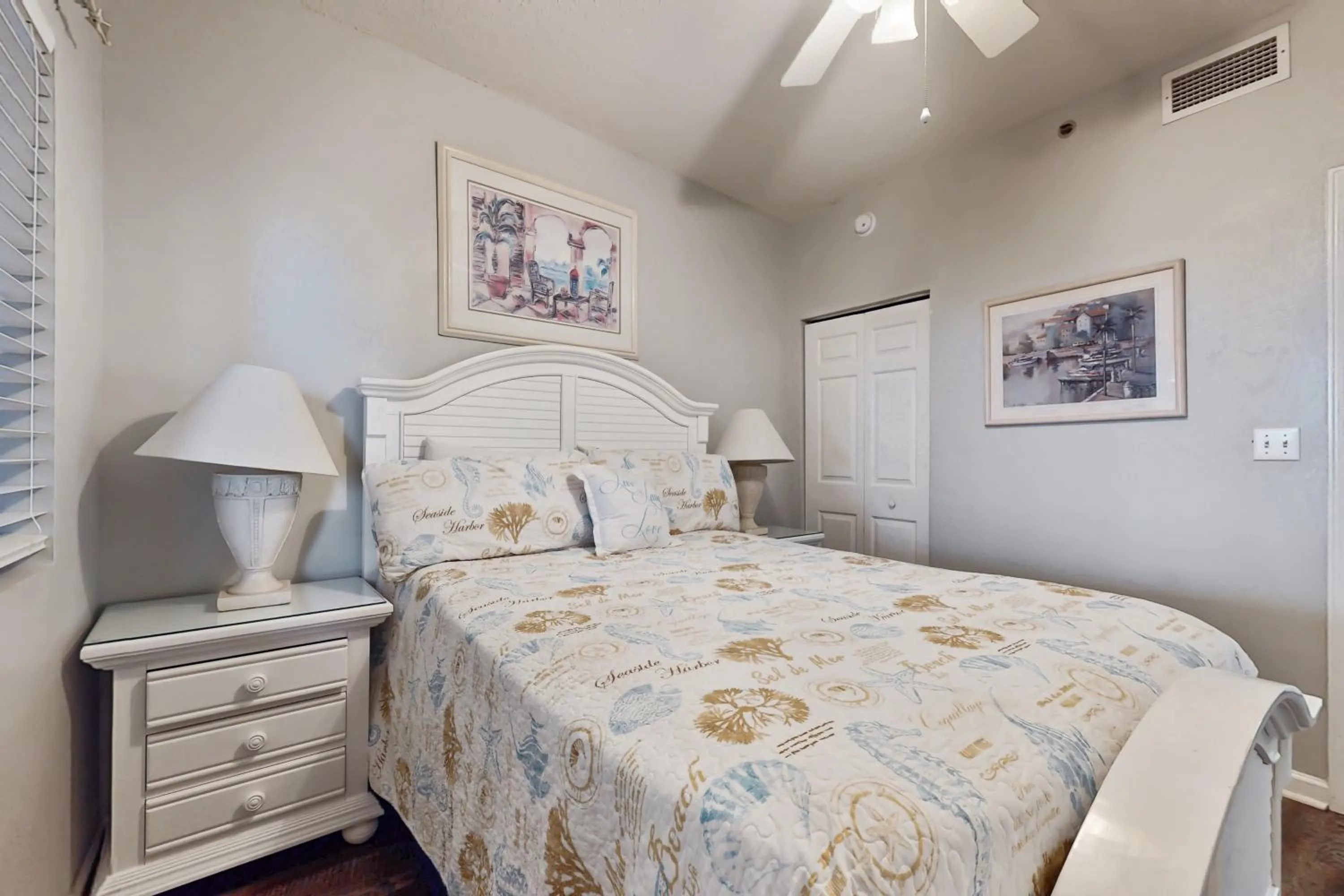 Bed in The Beach Club Catalina 306