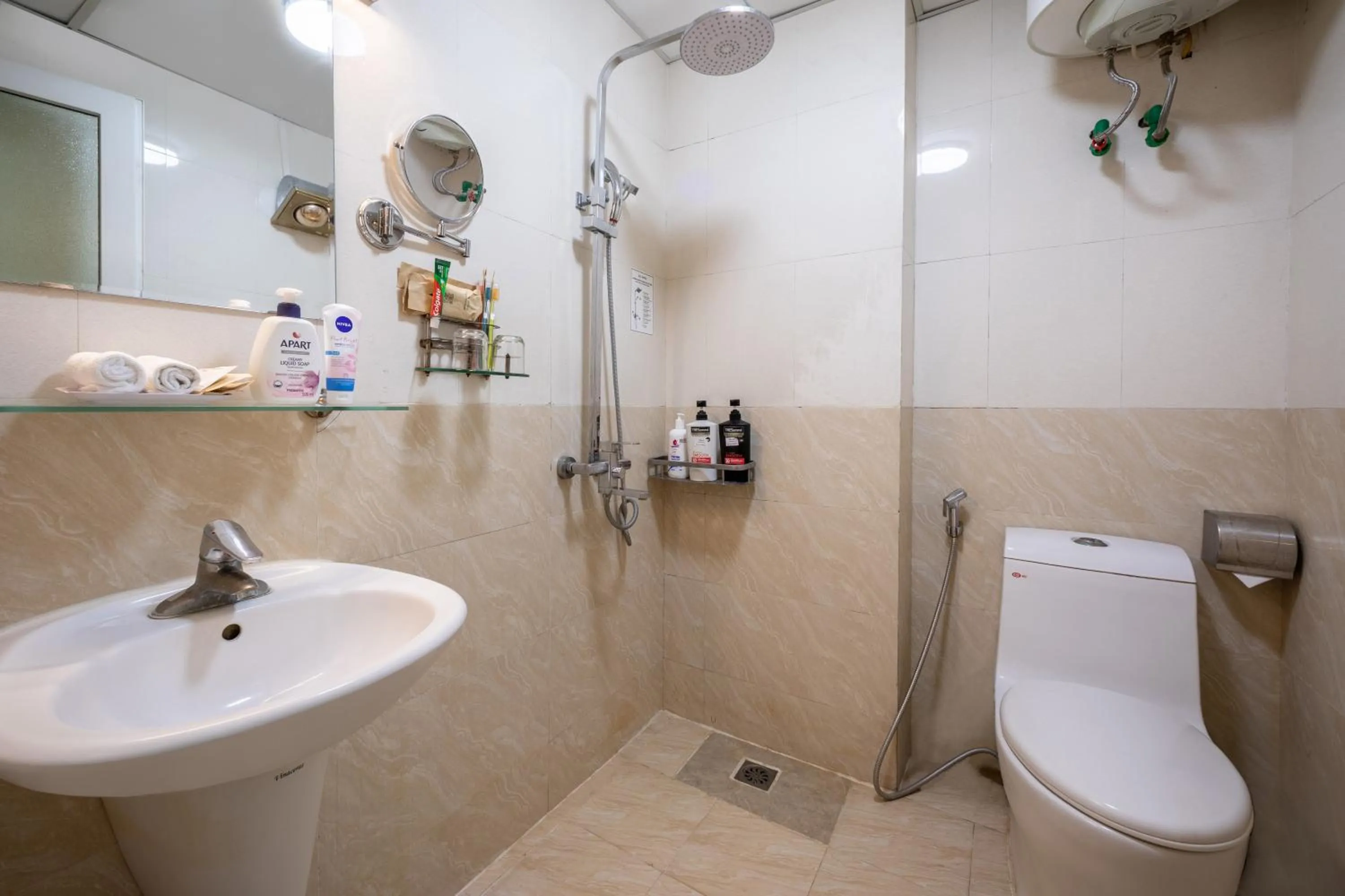 Toilet in A25 Hotel - 46 Châu Long