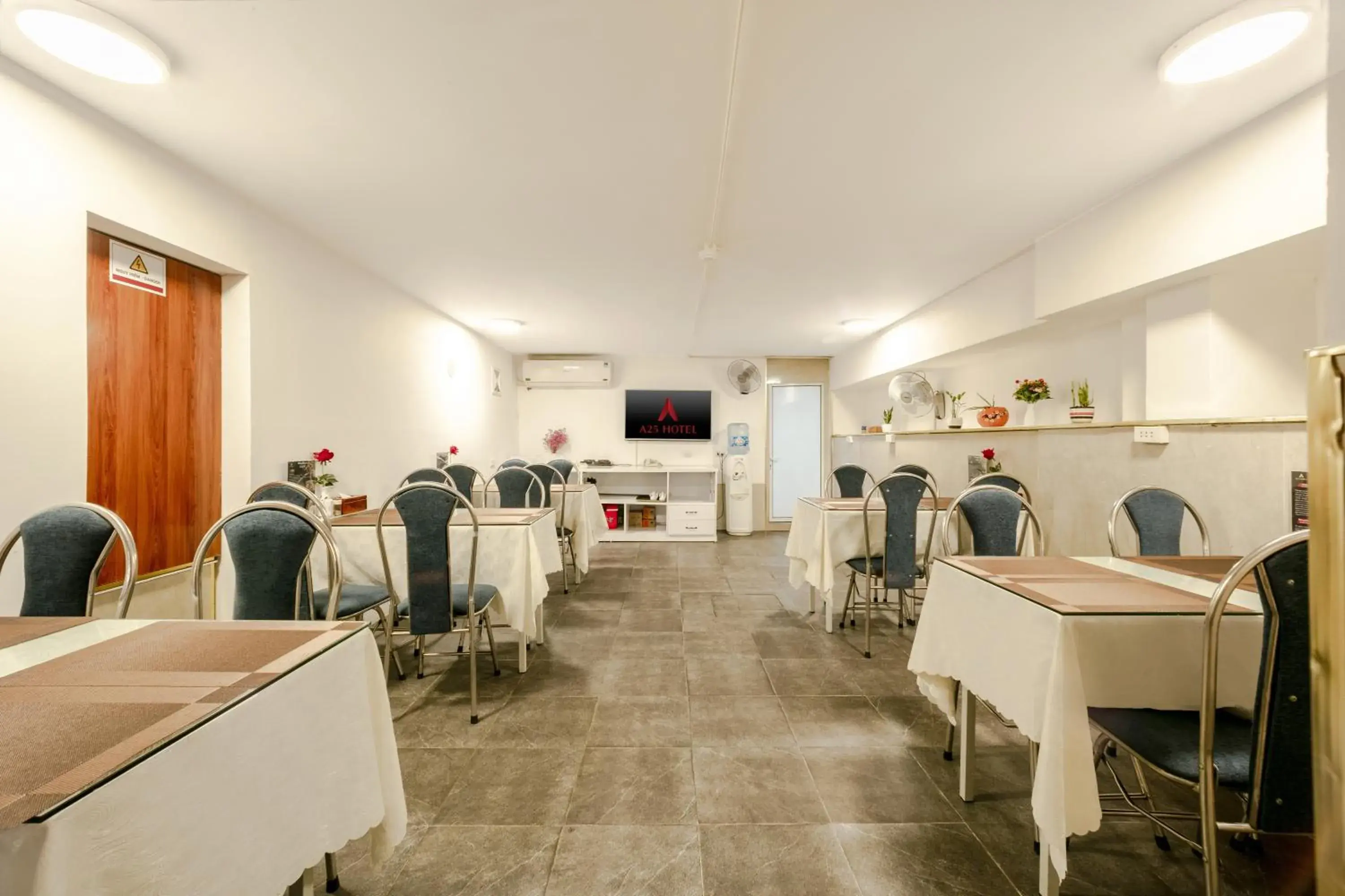 Restaurant/places to eat in A25 Hotel - 46 Châu Long Restaurant/places to eat in A25 Hotel - 46 Châu Long