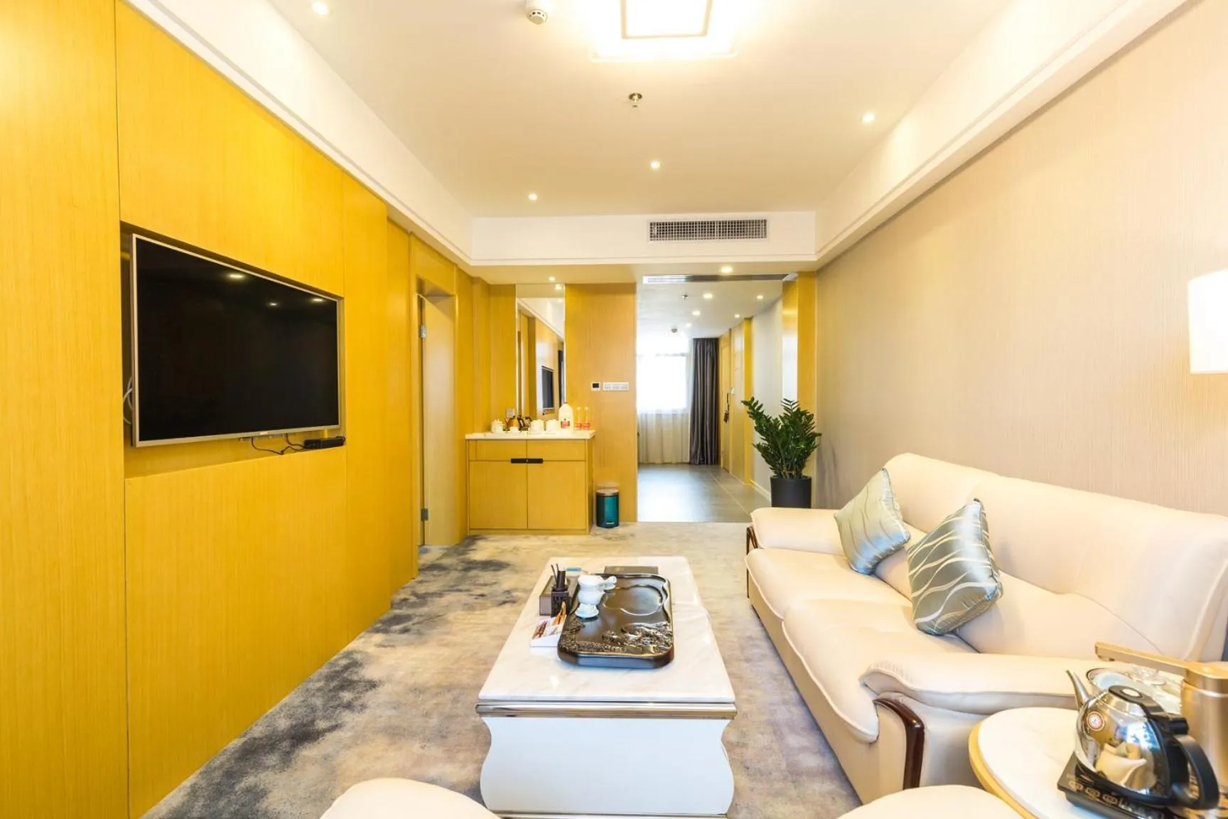 Living room in Guangzhou Seaman Hotel-Line 2 JiangNanXi Station